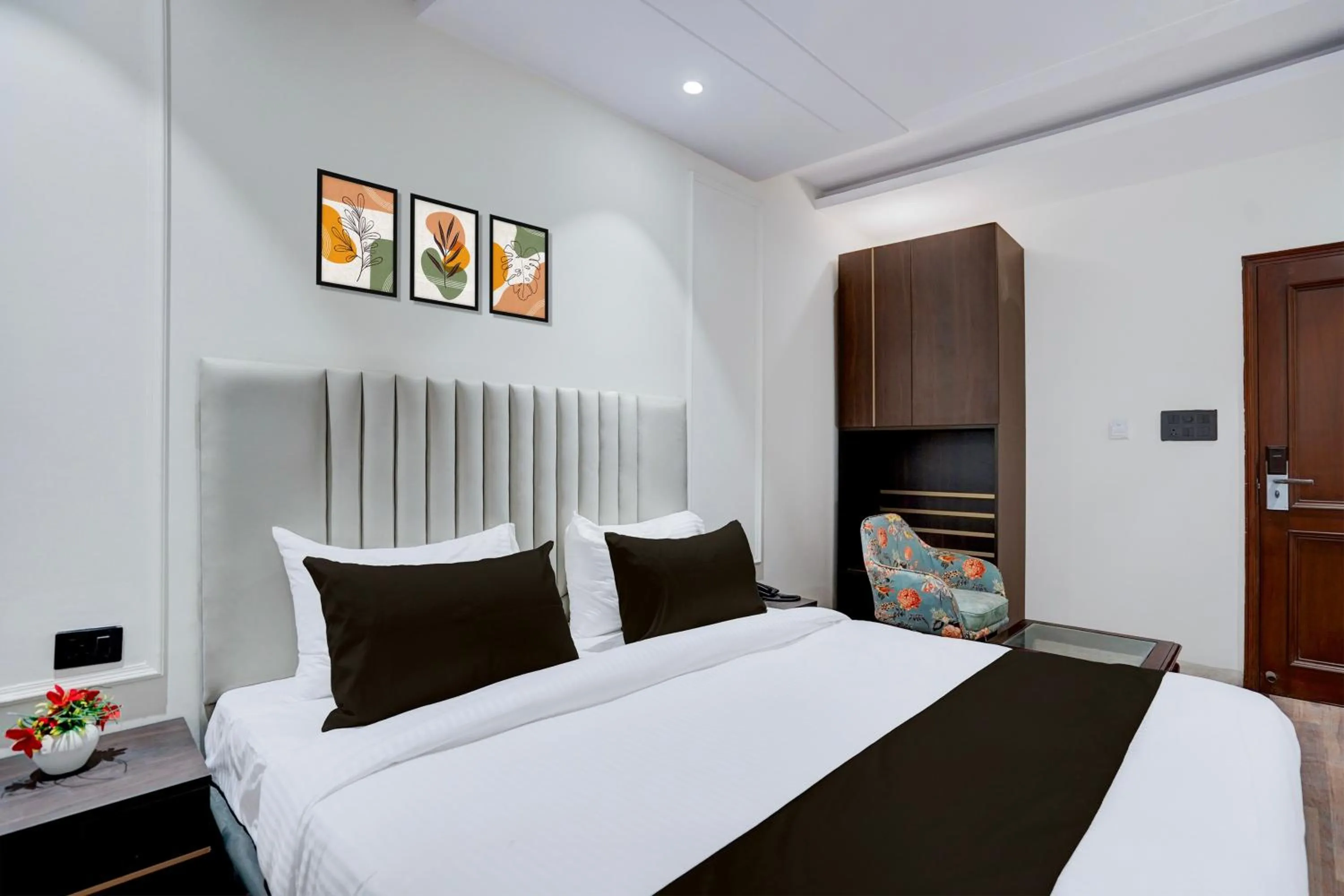 Townhouse Karol Bagh Formerly Hotel Unistar