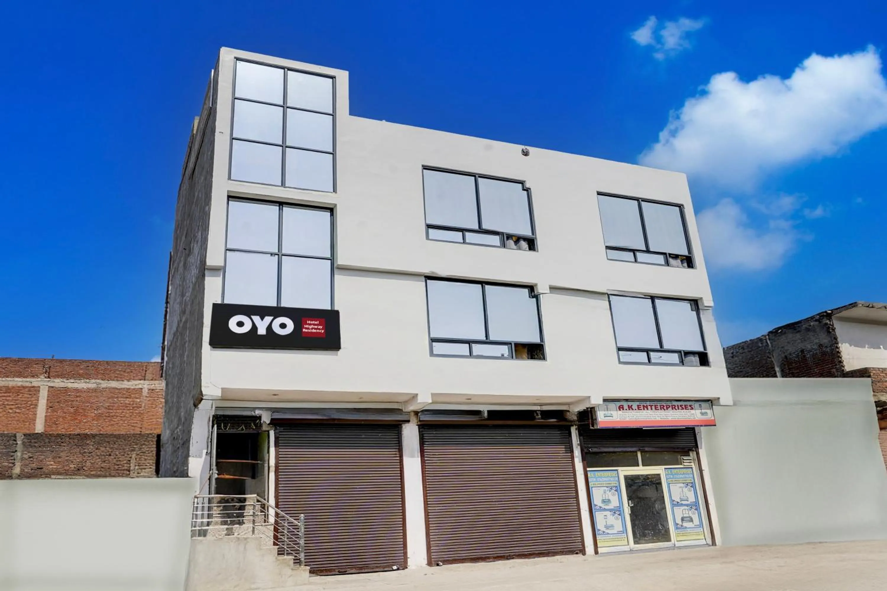 Facade/entrance in Super Hotel O Highway Residency