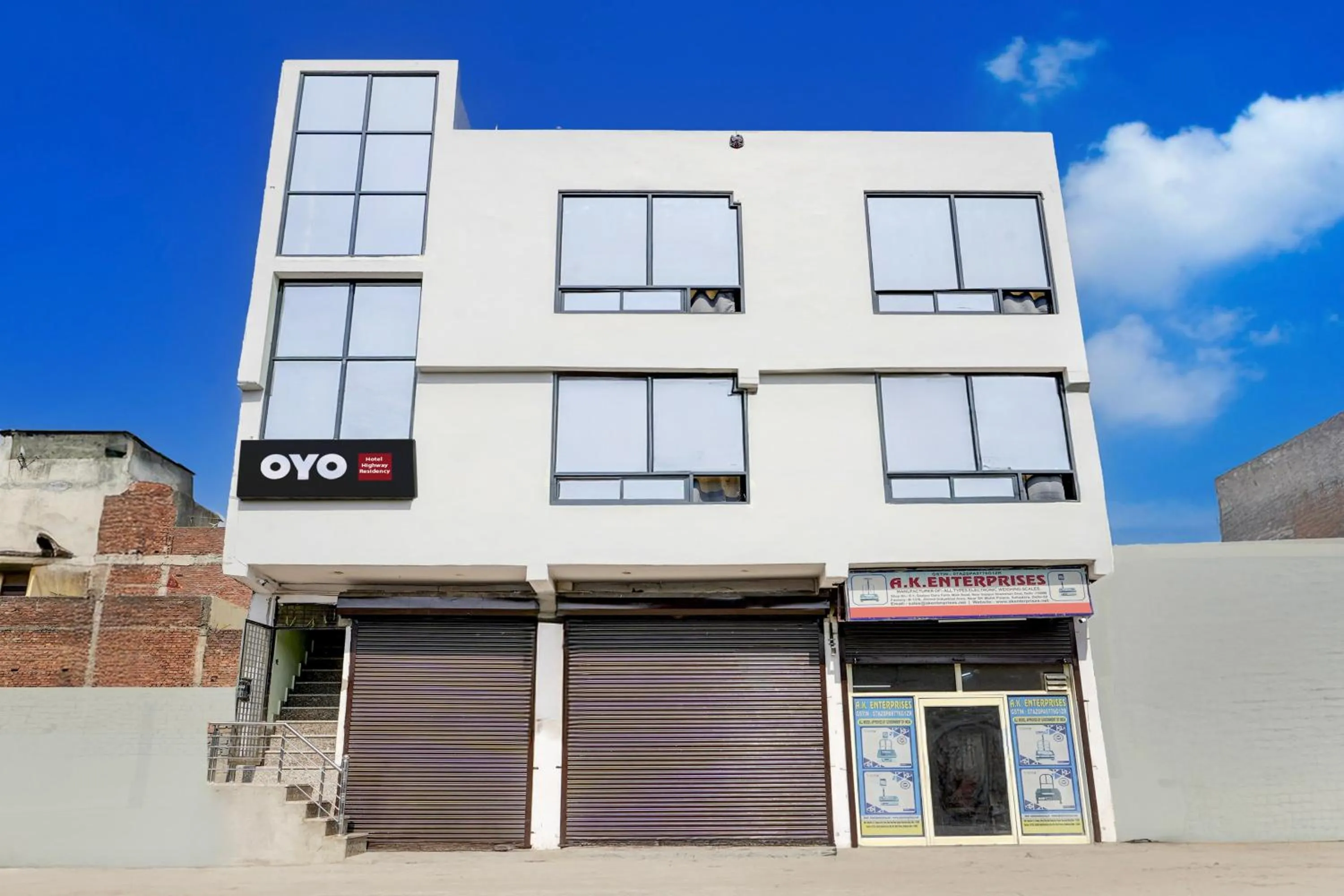 Facade/entrance in Super Hotel O Highway Residency