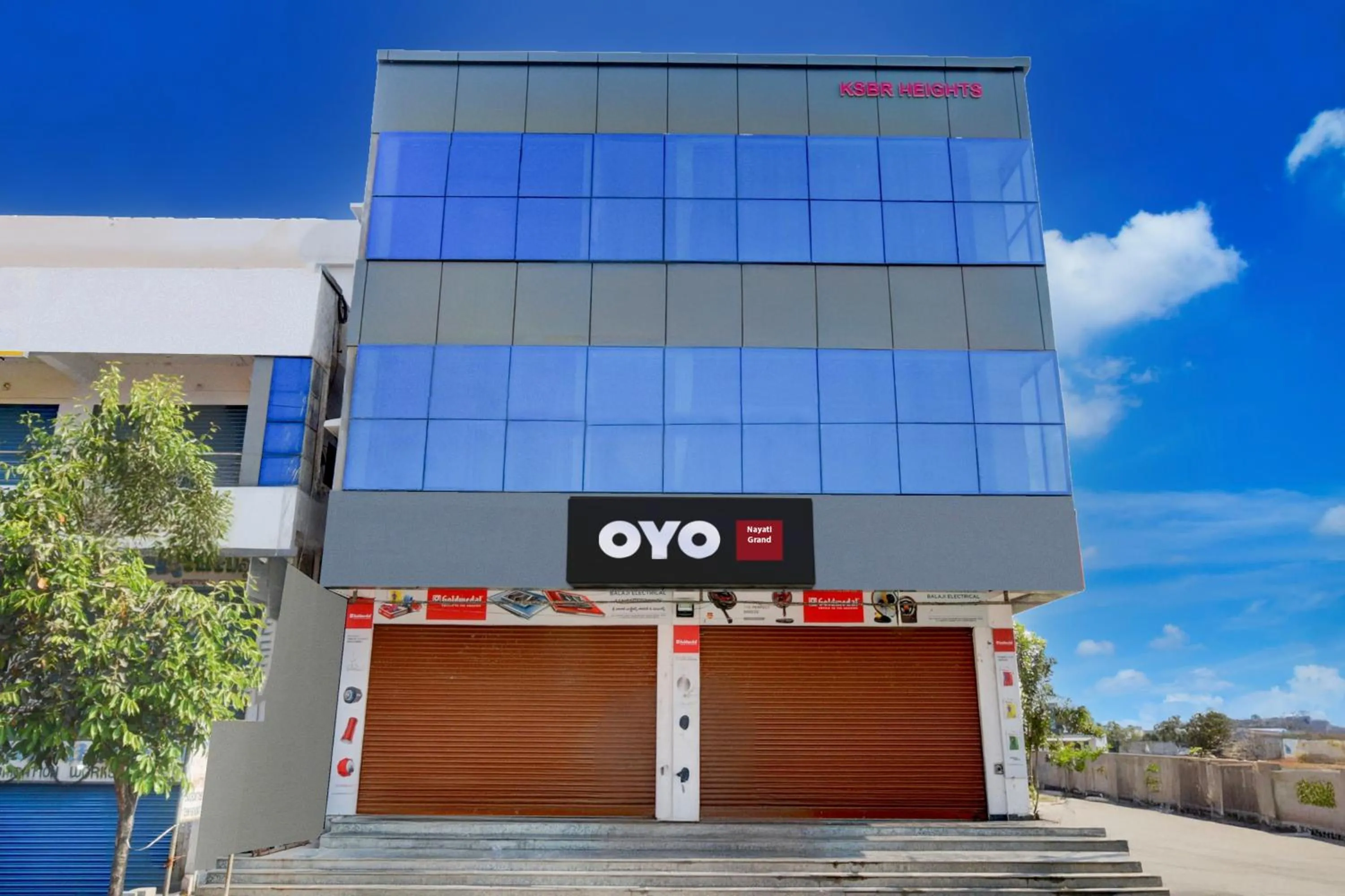 Facade/entrance in Hotel O Nayati Grand