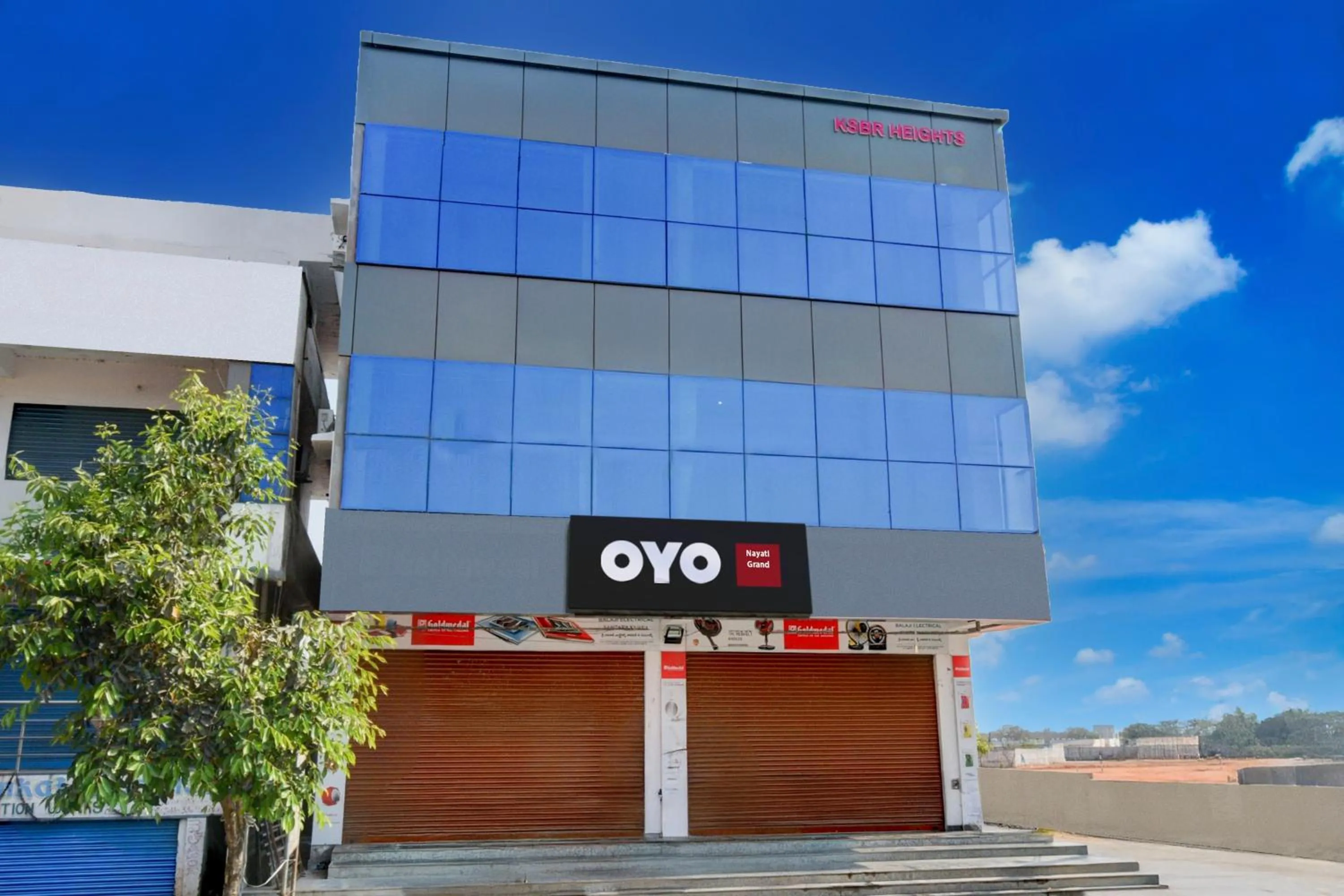 Facade/entrance in Hotel O Nayati Grand
