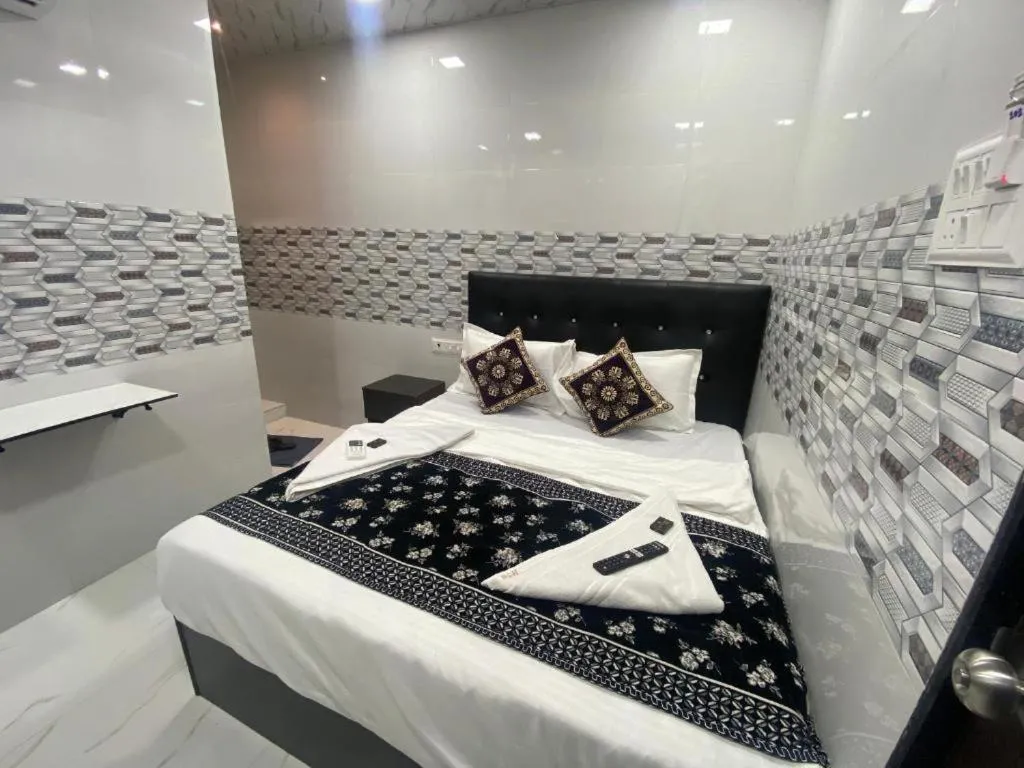 Bedroom, Bed in Hotel O Sai Residency