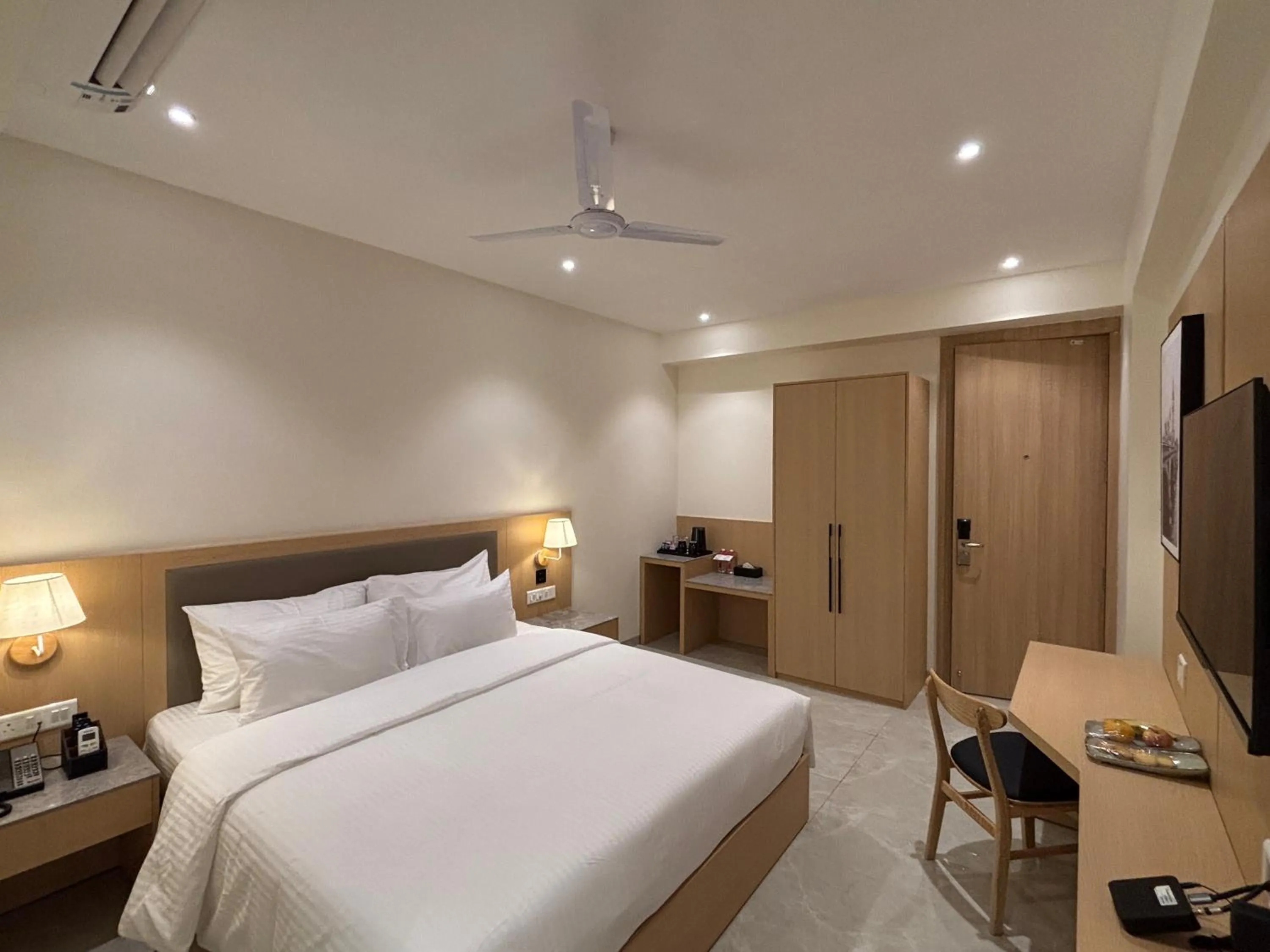 Bedroom, Bed in Mastiff Hotel Hinjawadi Pune