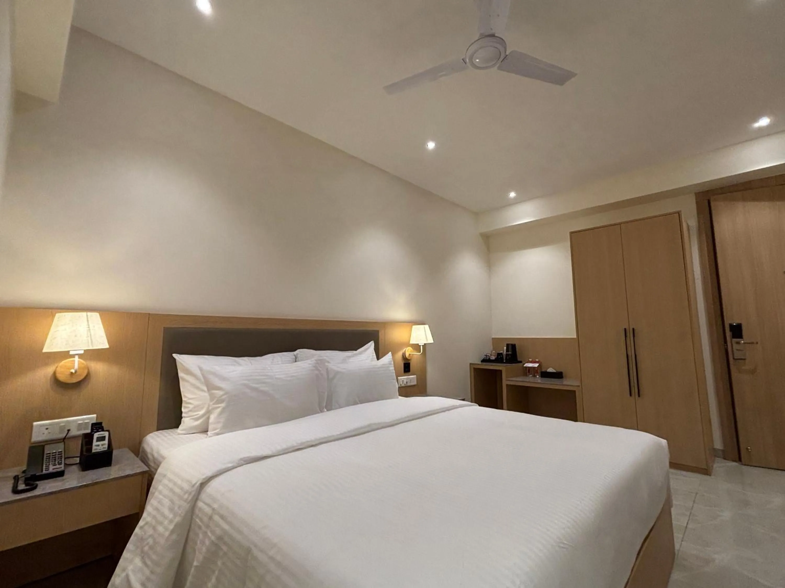 Bed in Mastiff Hotel Hinjawadi Pune