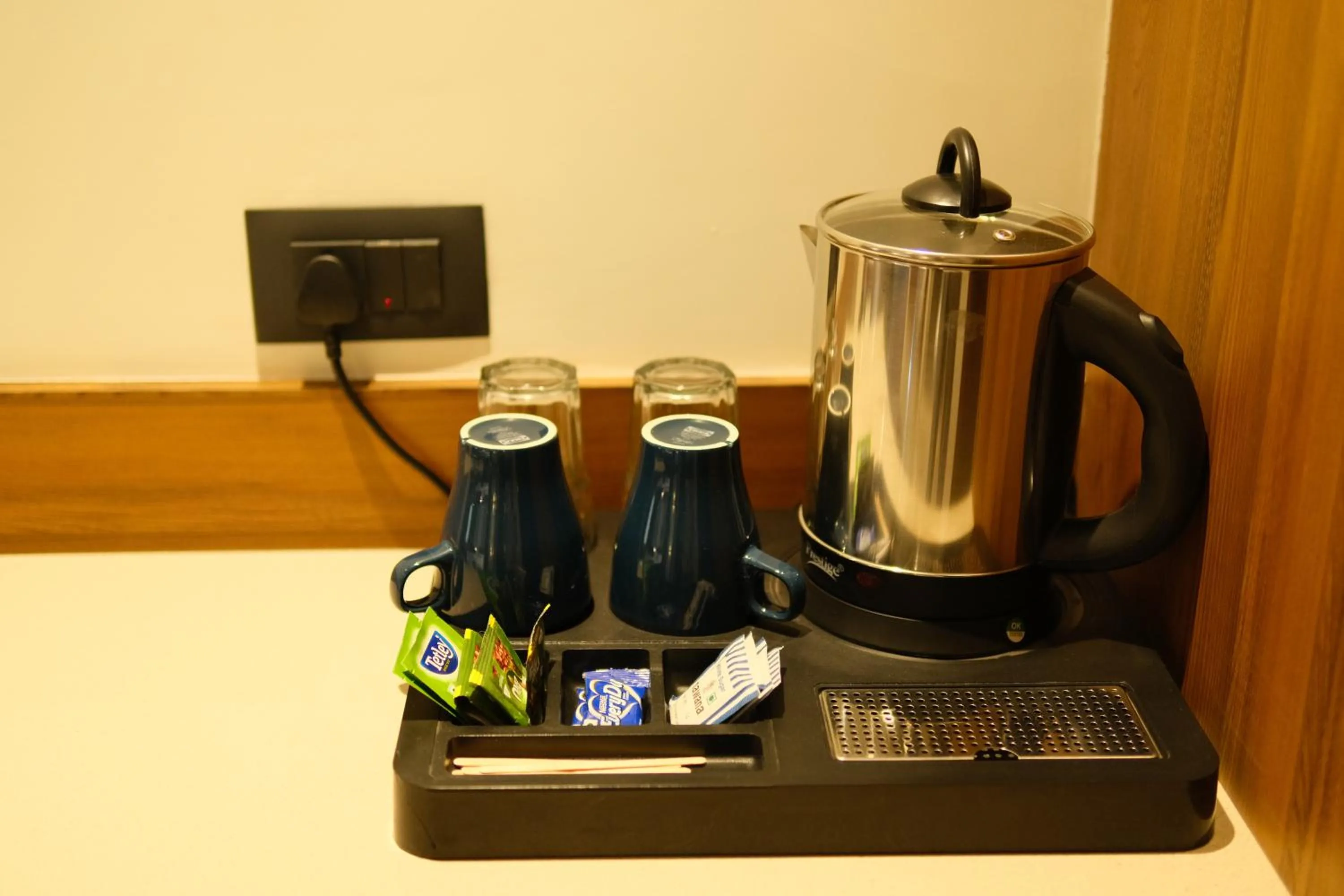 Coffee/tea facilities in Sunstone Suites