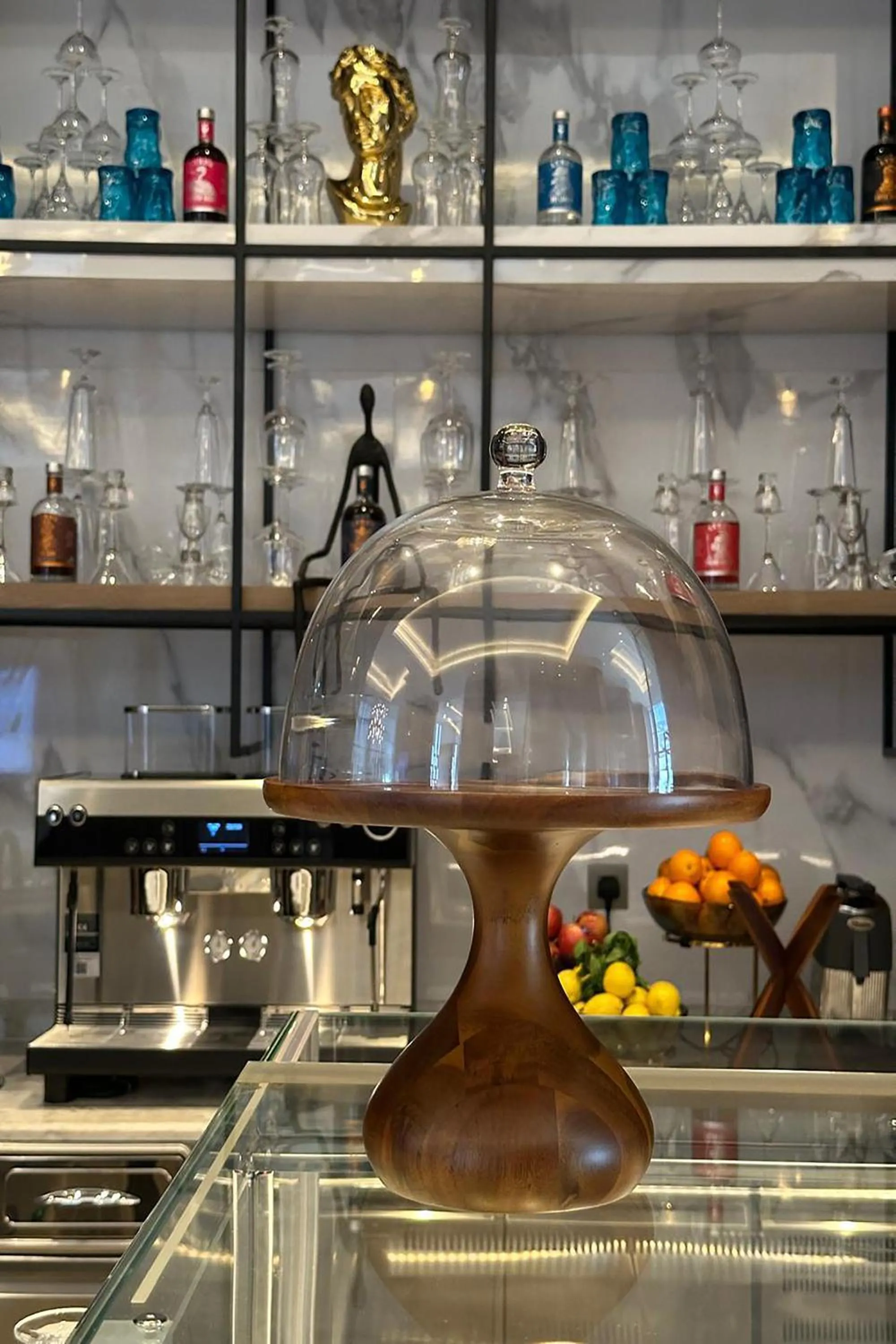 Lounge or bar in Radisson Blu Hotel, Riyadh Al Sahafa