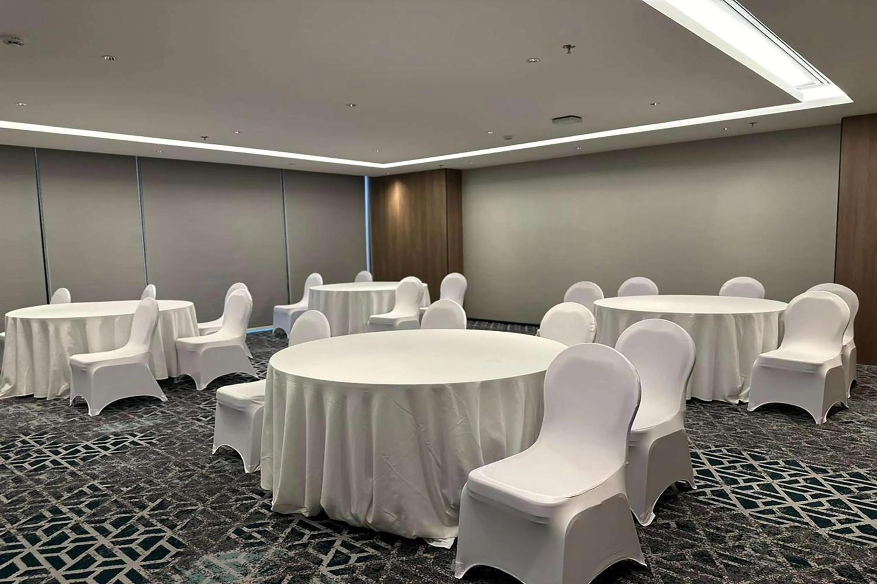 Meeting/conference room in Radisson Blu Hotel, Riyadh Al Sahafa