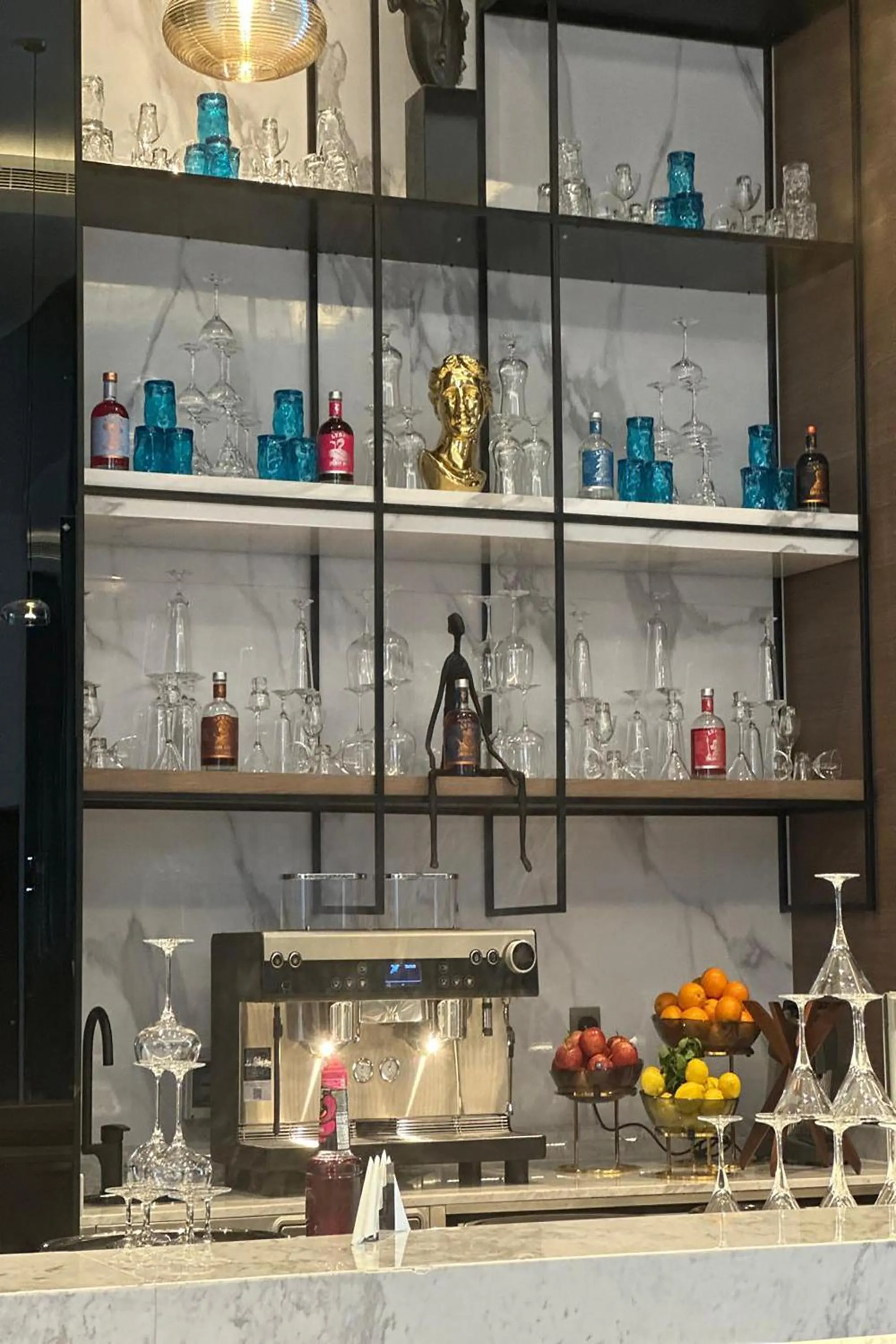 Lounge or bar in Radisson Blu Hotel, Riyadh Al Sahafa