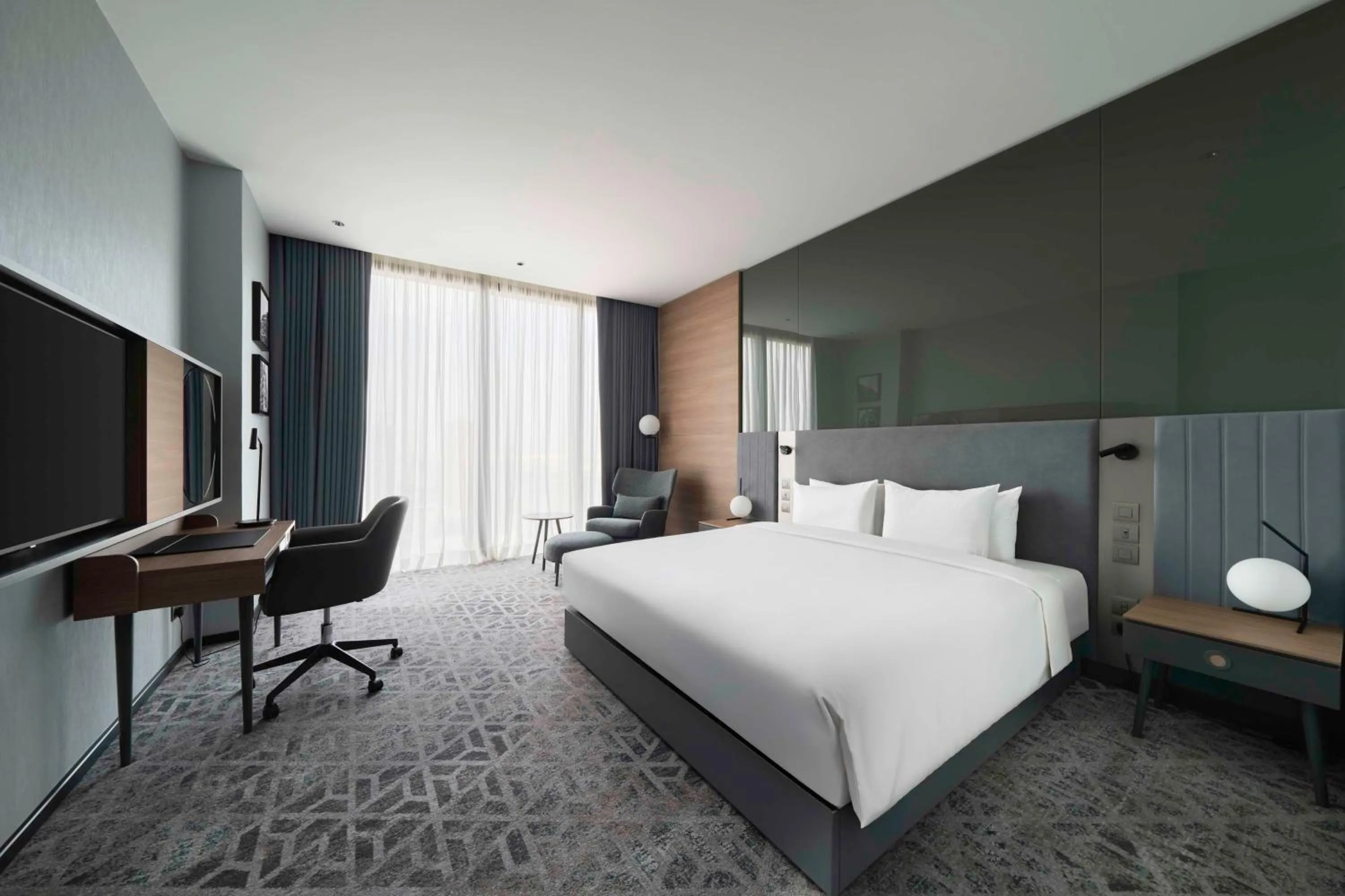 Bedroom, Bed in Radisson Blu Hotel, Riyadh Al Sahafa