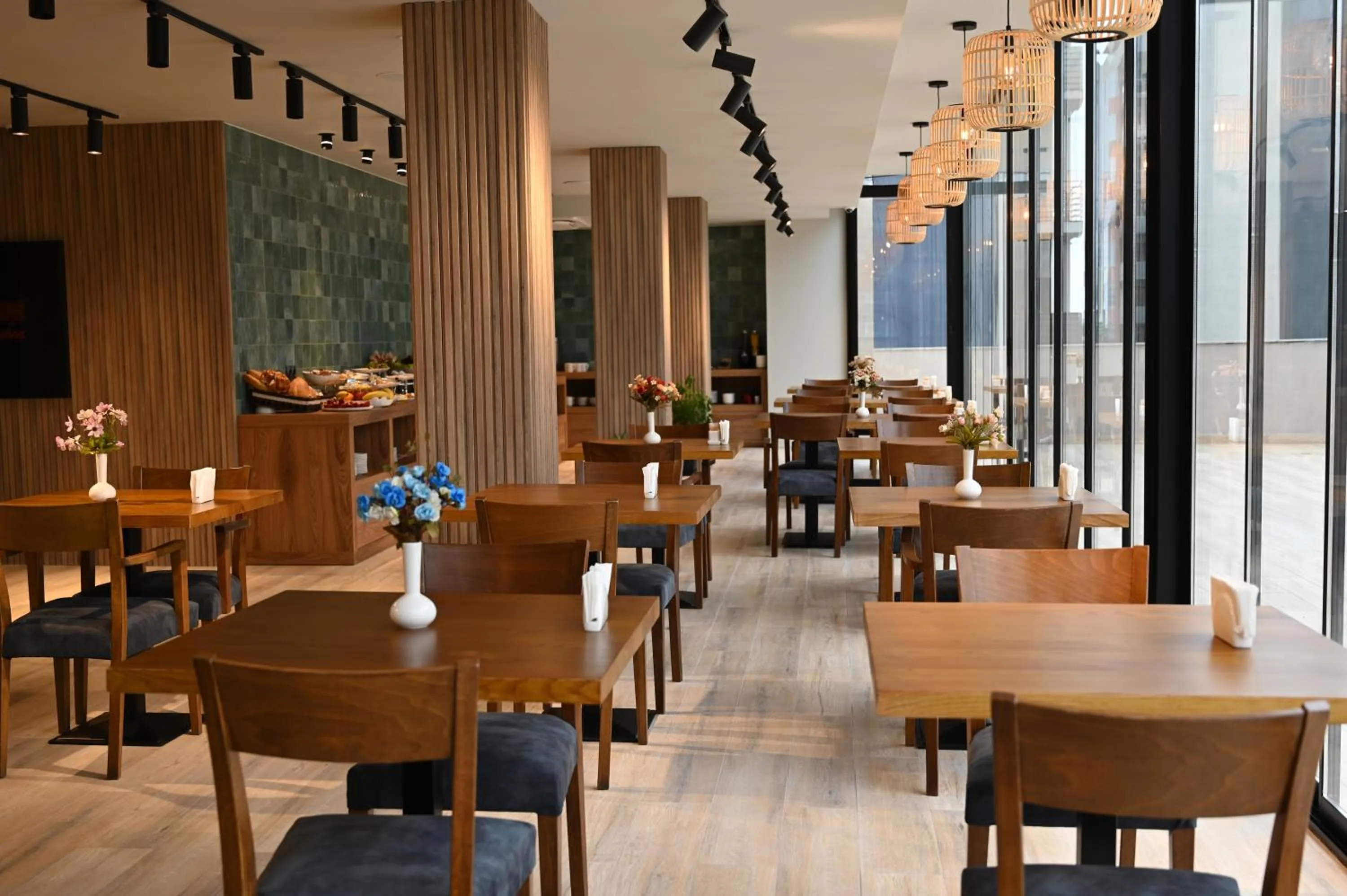 Restaurant/places to eat in Landmark Hotel