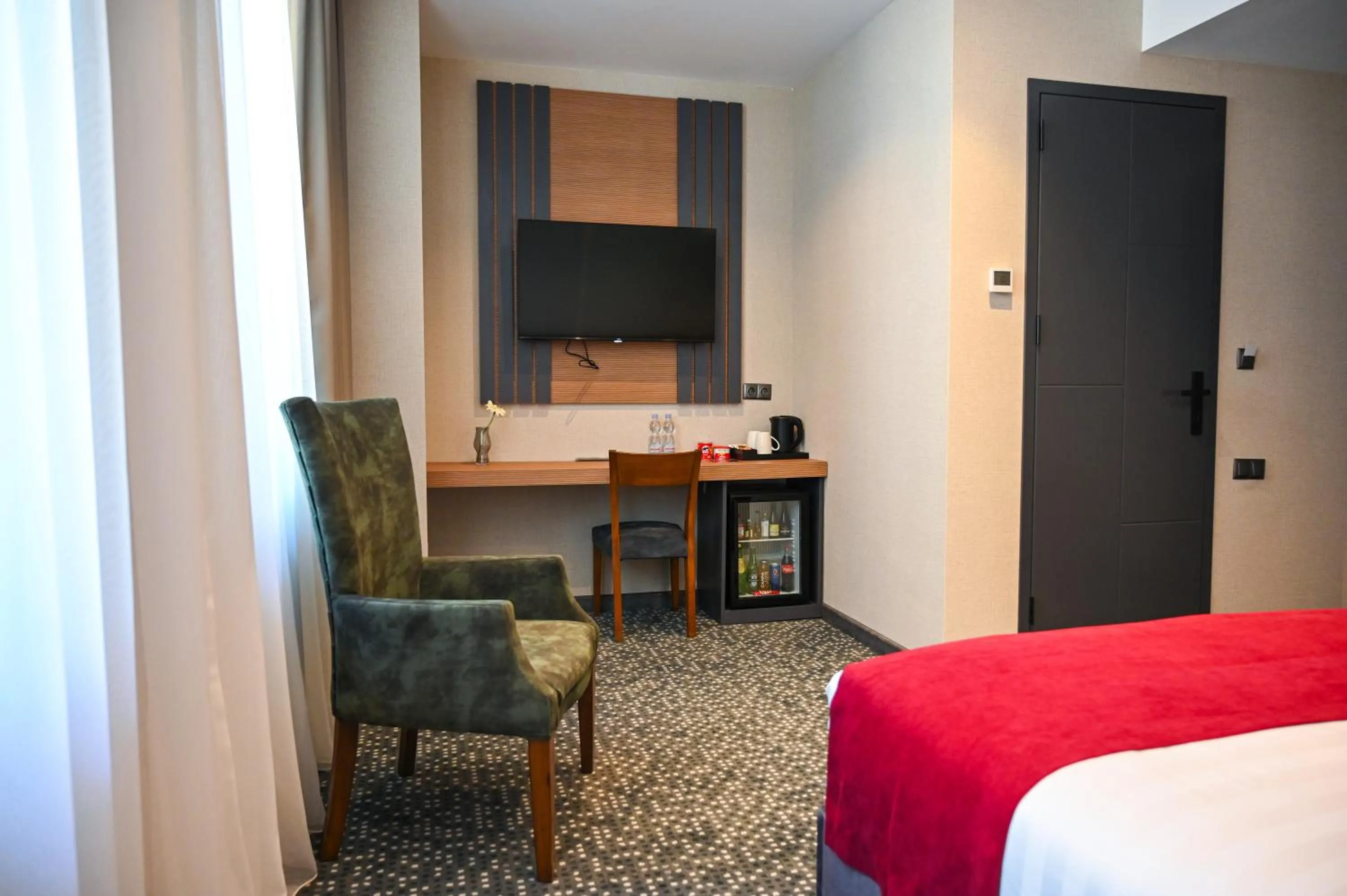 Seating area, Bed in Landmark Hotel