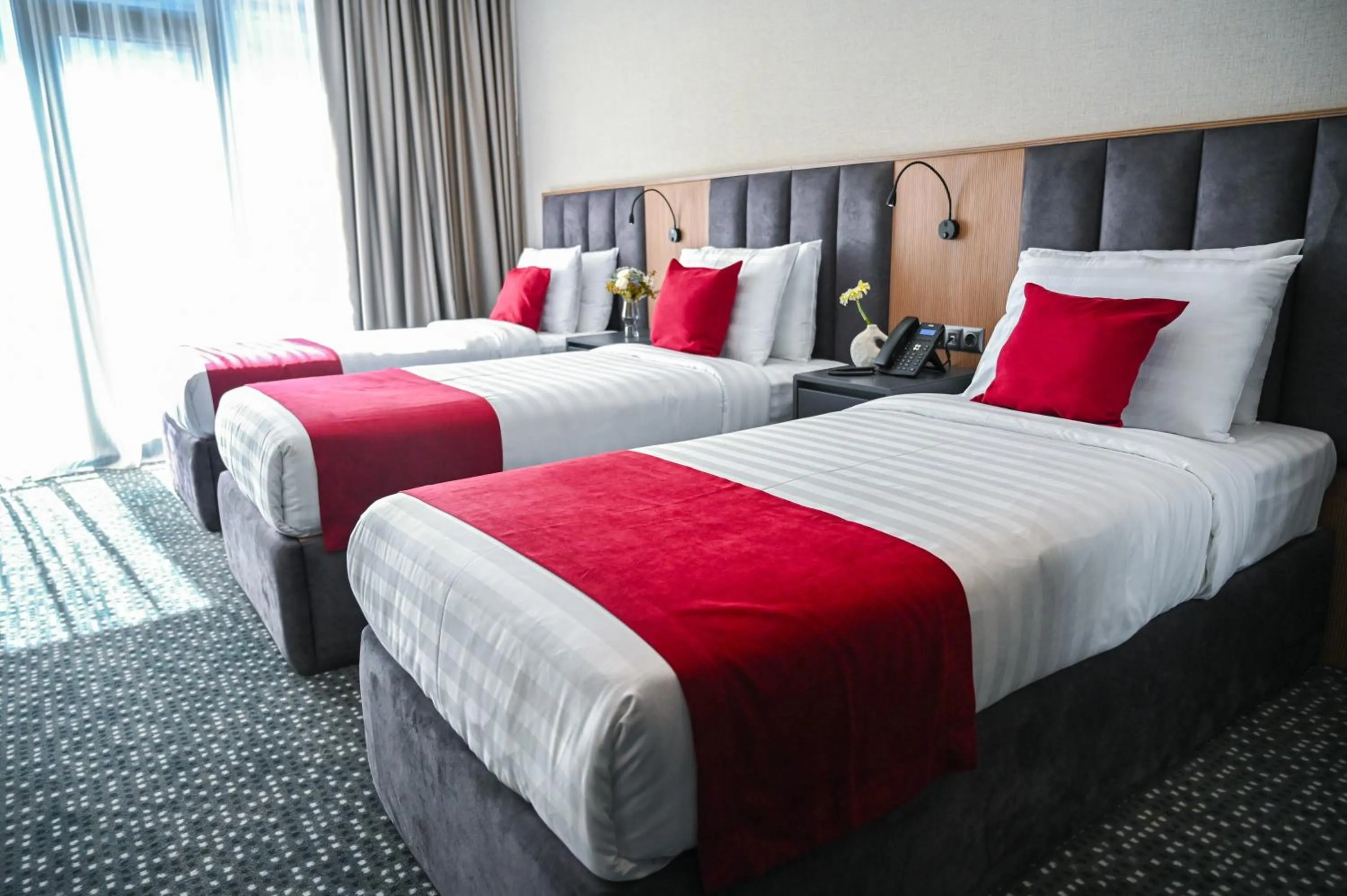 Bedroom, Bed in Landmark Hotel