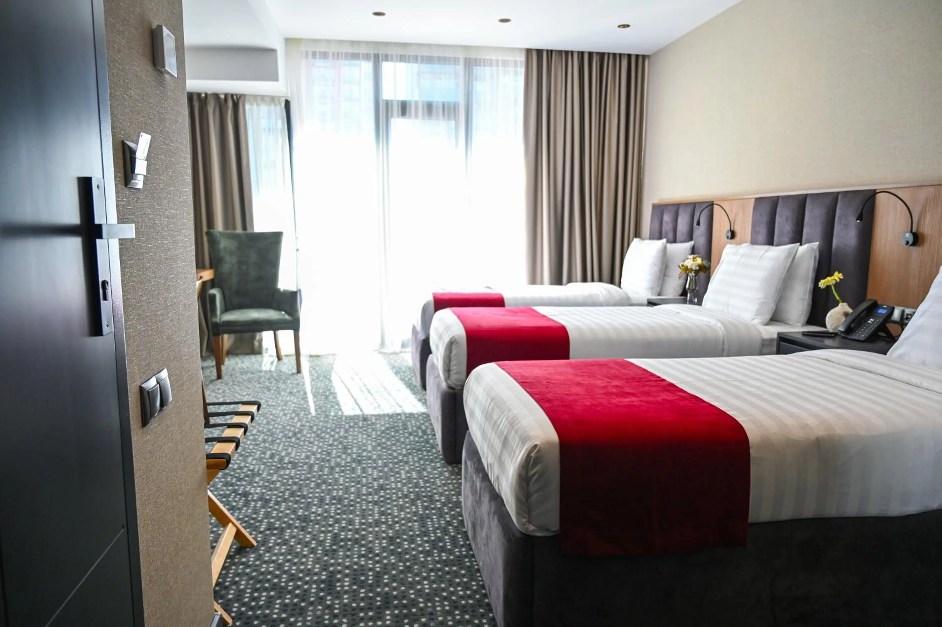 Bedroom, Bed in Landmark Hotel