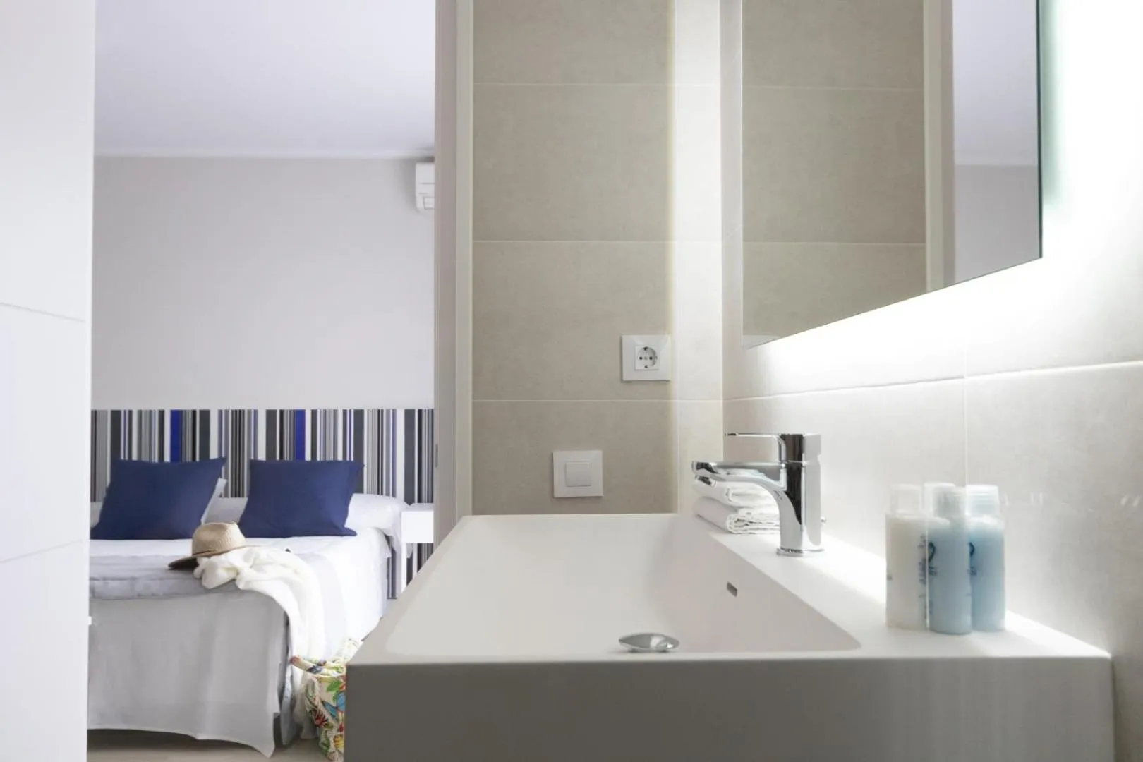 Bathroom, Bed in Ibersol Sorra d'Or