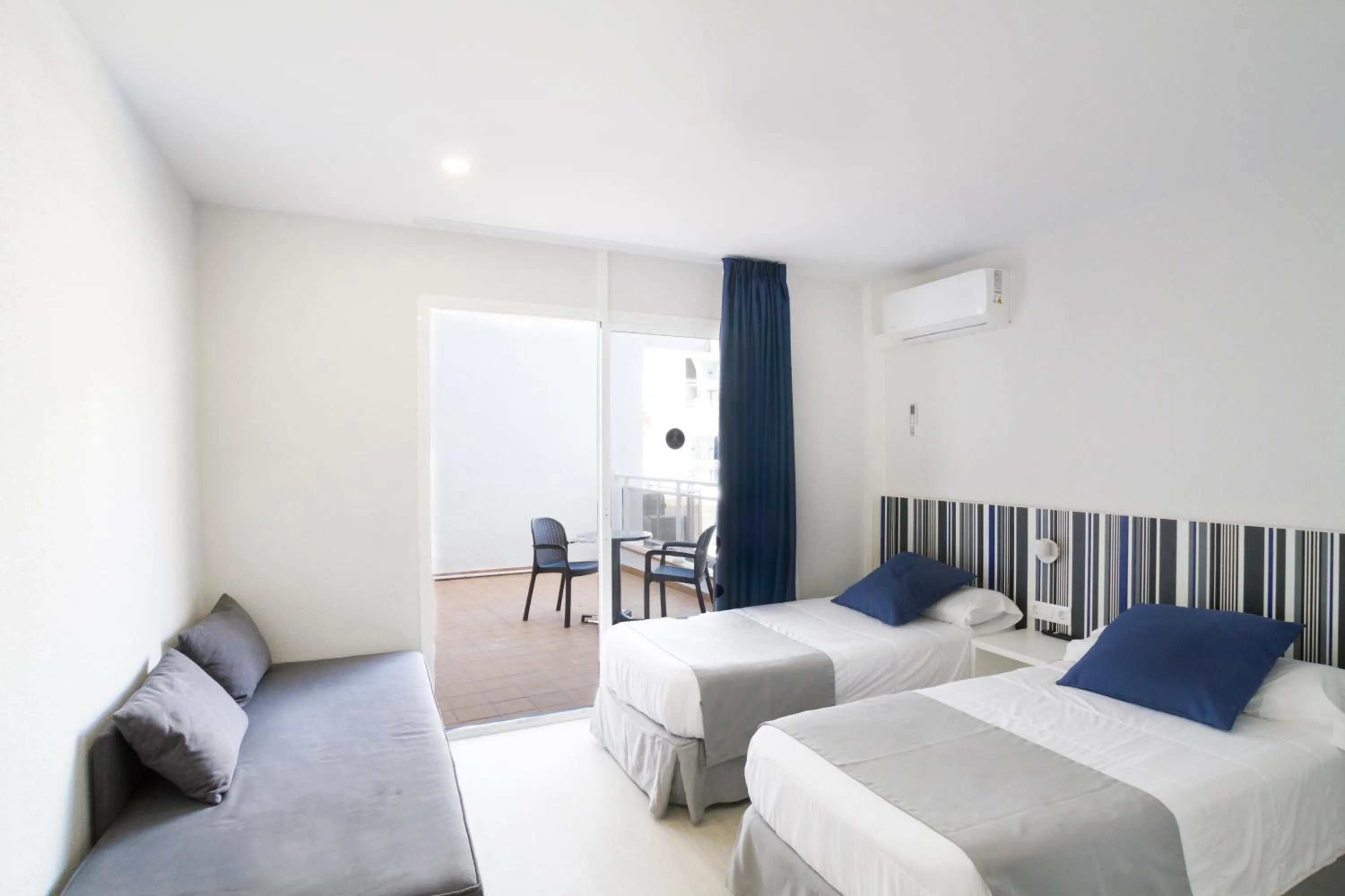 Inner courtyard view, Bed in Ibersol Sorra d'Or