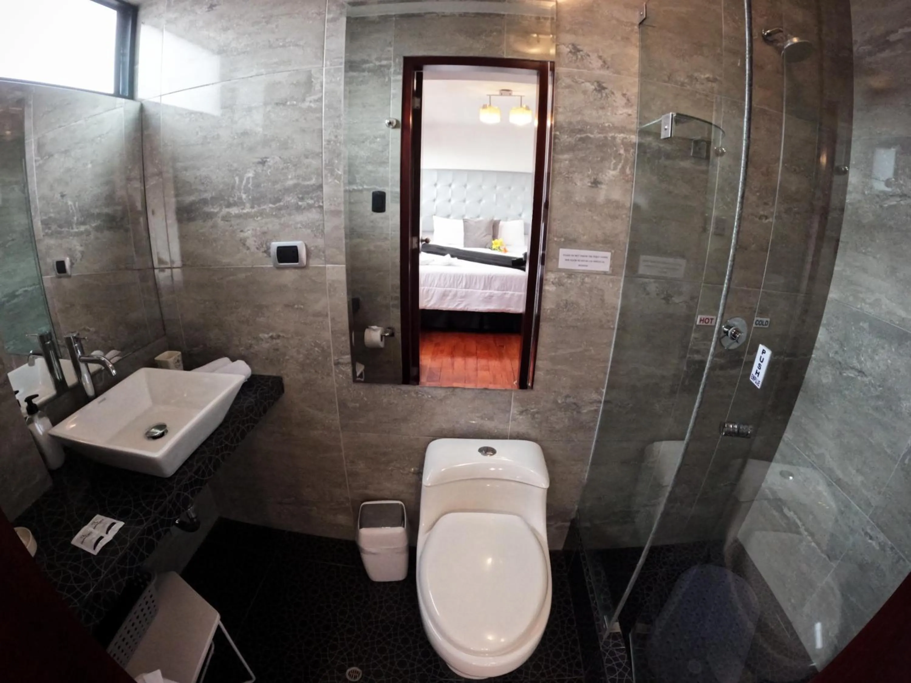 Toilet in RHOUSE Cusco