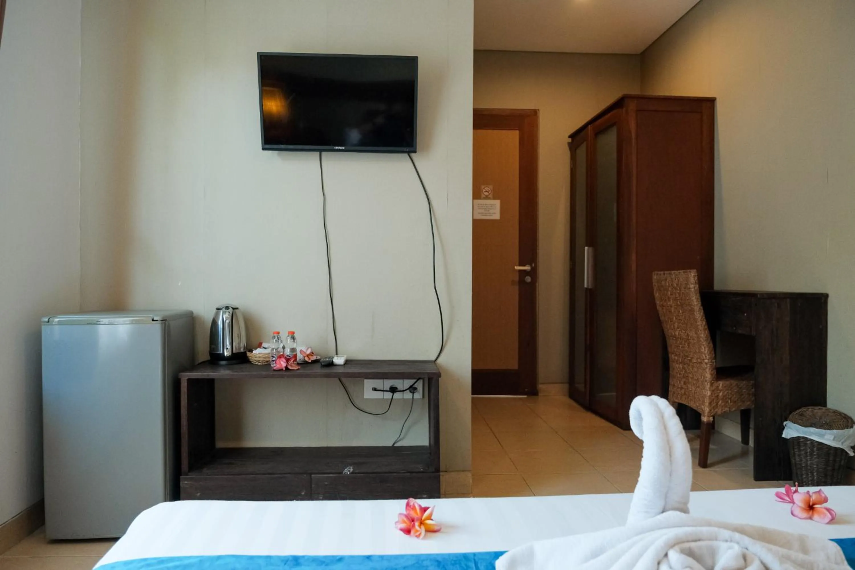 Communal lounge/ TV room, Bed in Semarandana Bedrooms and Pool