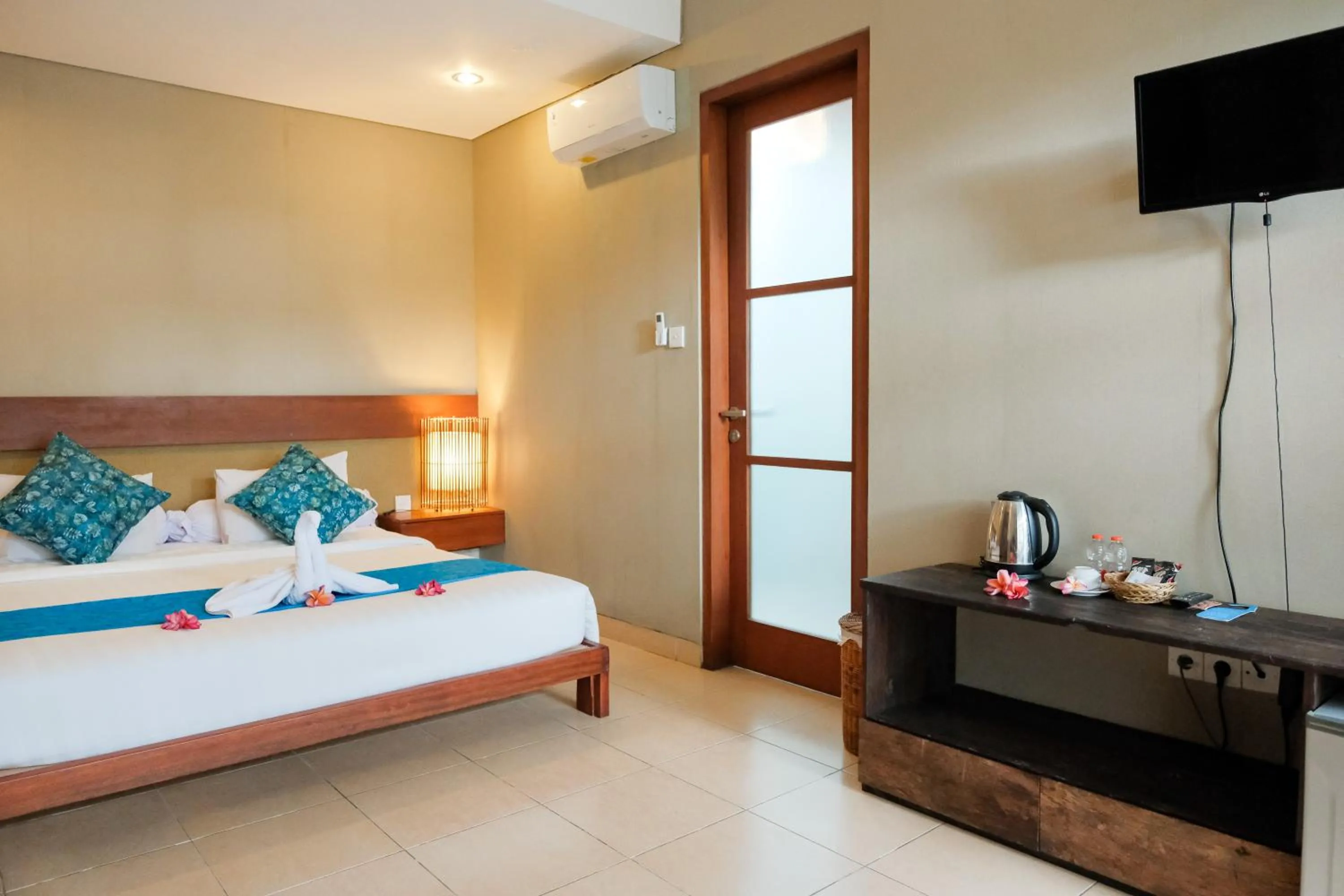 TV and multimedia, Bed in Semarandana Bedrooms and Pool