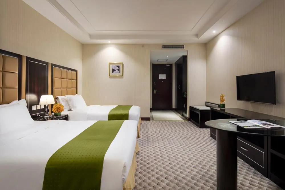 Bed in Holiday Inn Beijing Airport Zone by IHG