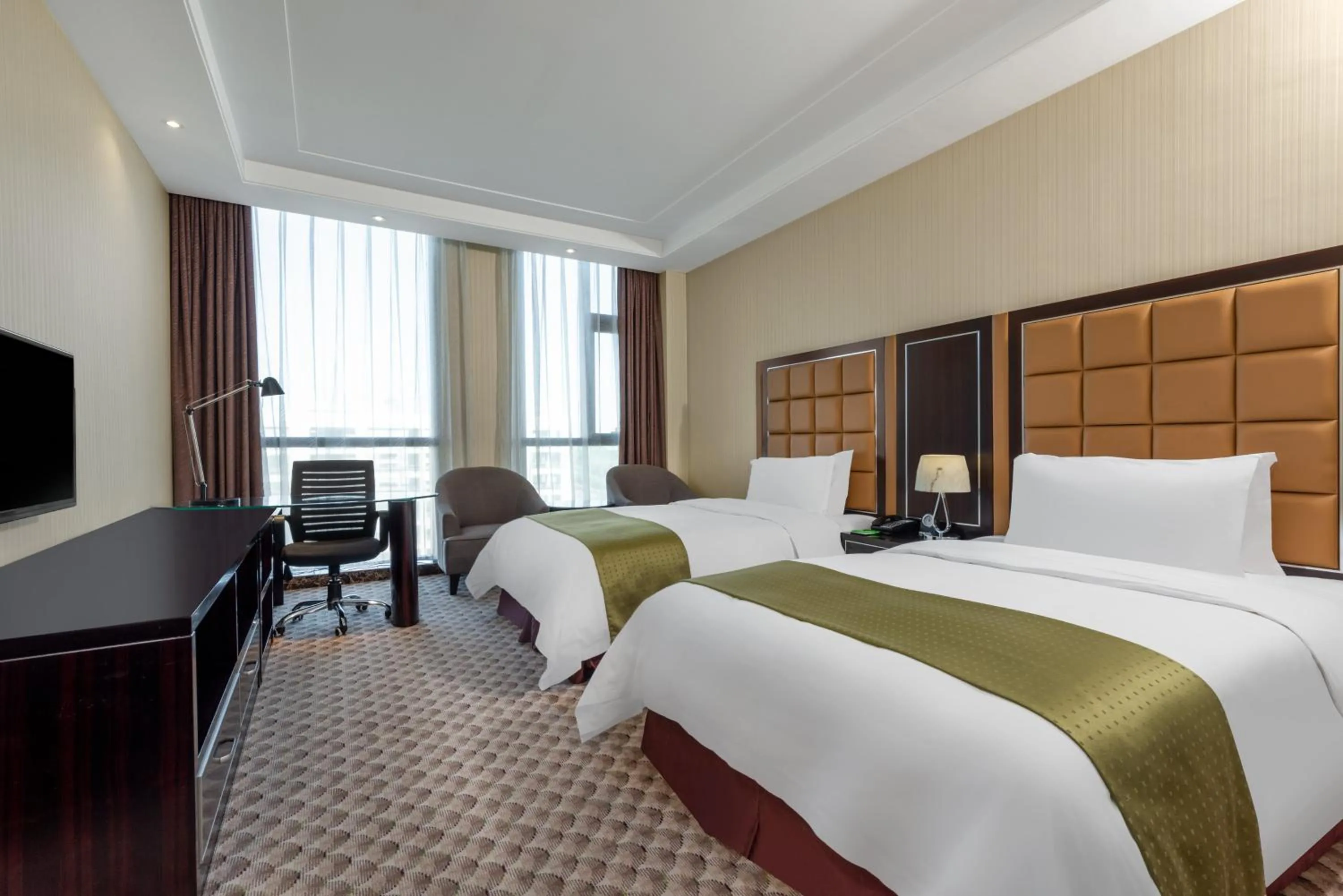 Photo of the whole room, Bed in Holiday Inn Beijing Airport Zone by IHG