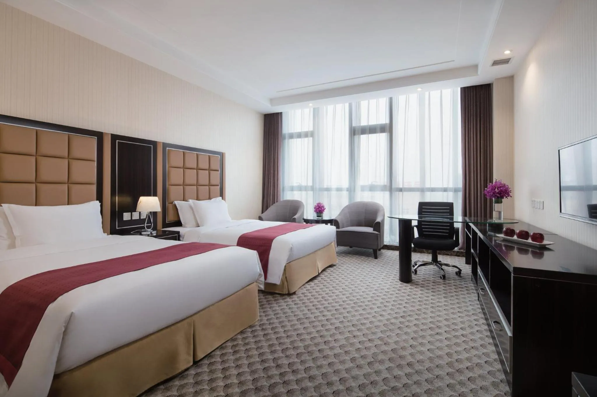 Photo of the whole room, Bed in Holiday Inn Beijing Airport Zone by IHG