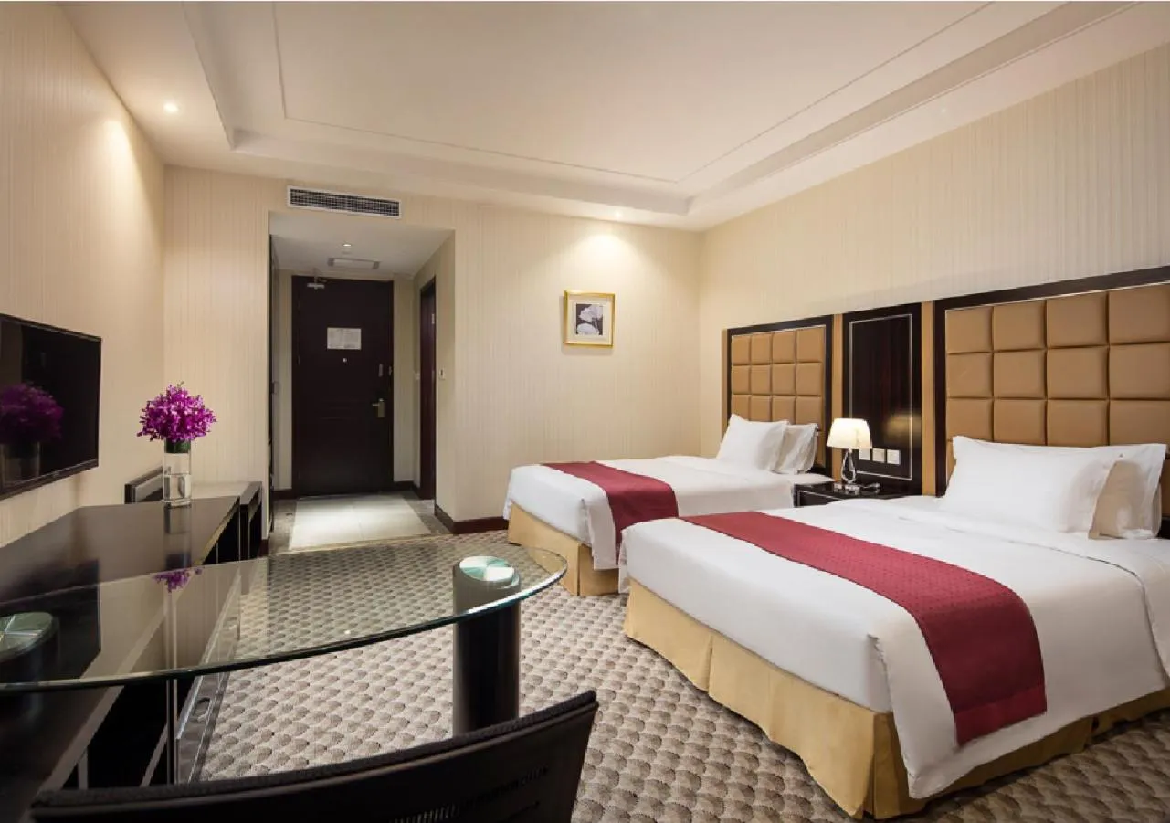 Bed in Holiday Inn Beijing Airport Zone by IHG