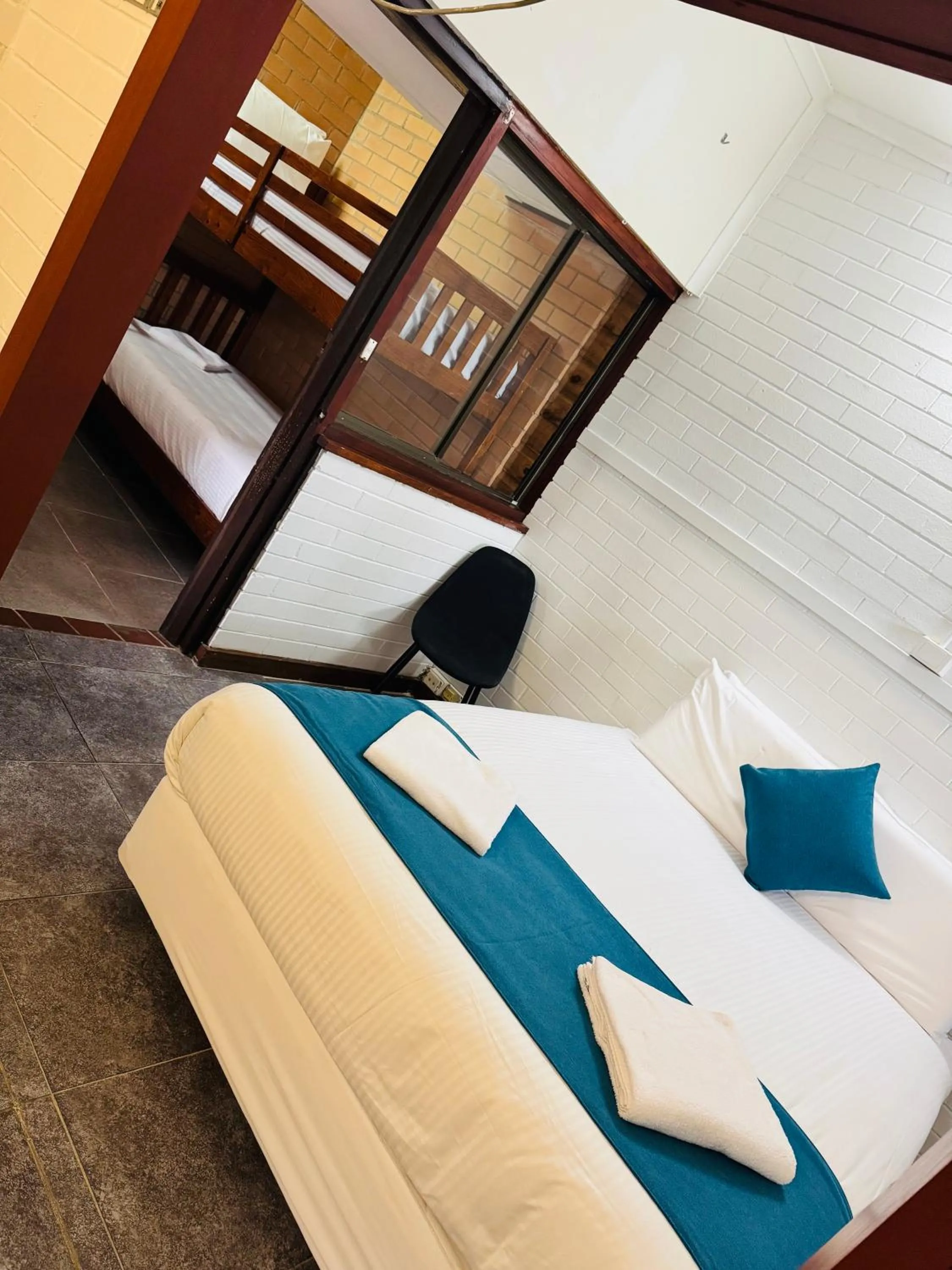 Bed in Railway Lodge Motel