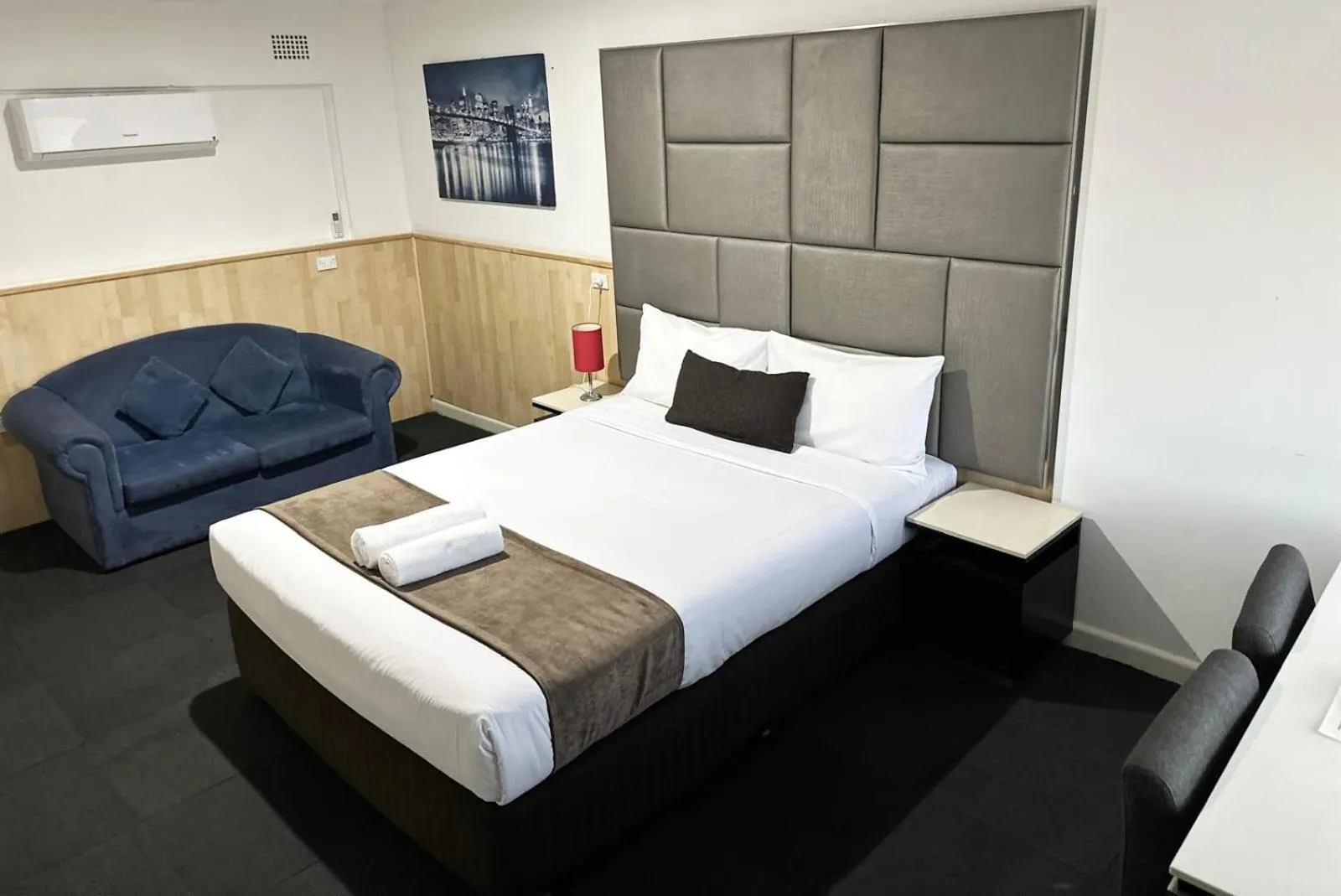 Bed in Countryman Motor Inn Cowra