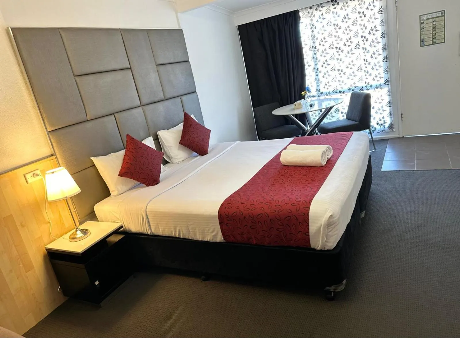 Bed in Countryman Motor Inn Cowra