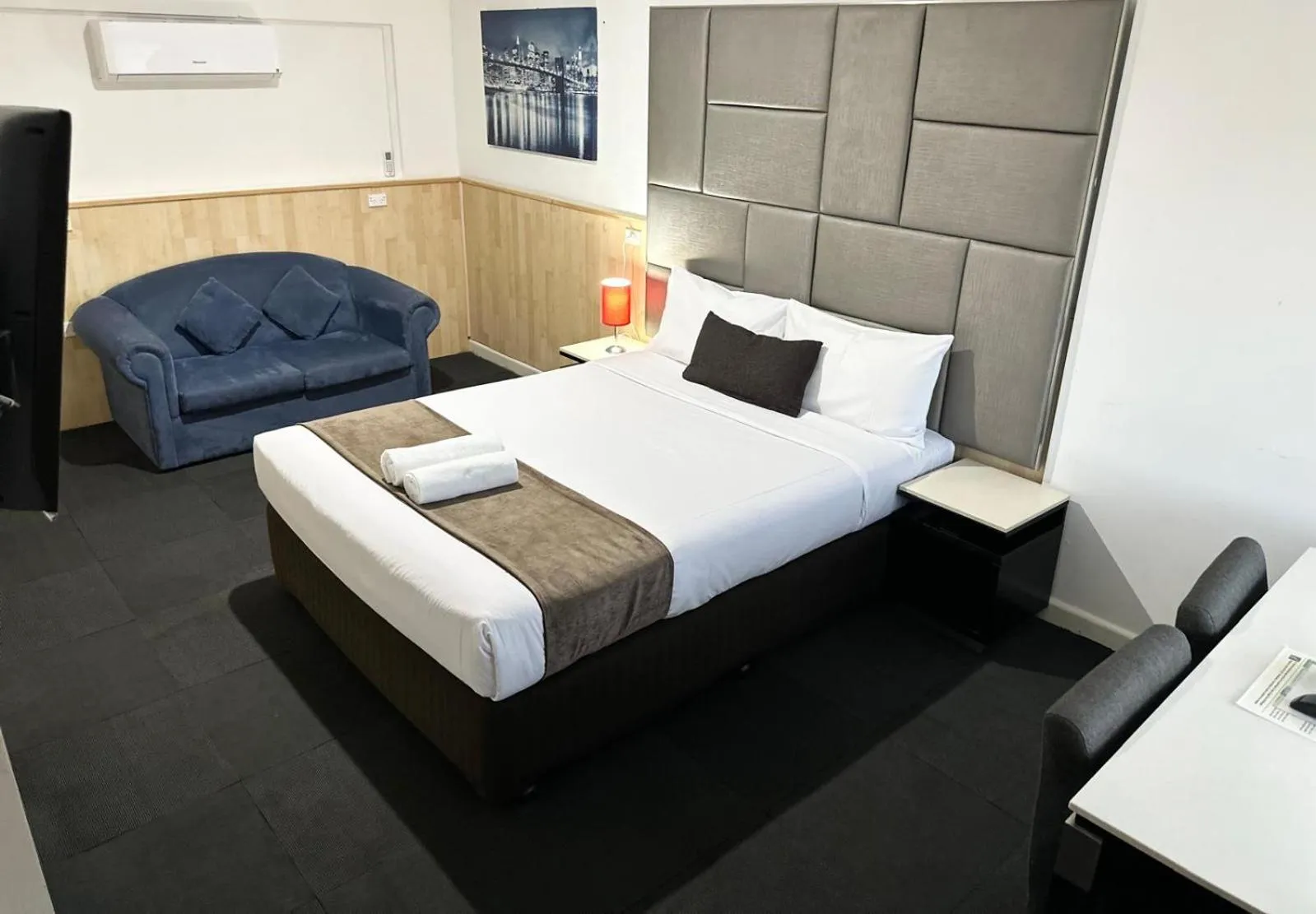 Bed in Countryman Motor Inn Cowra