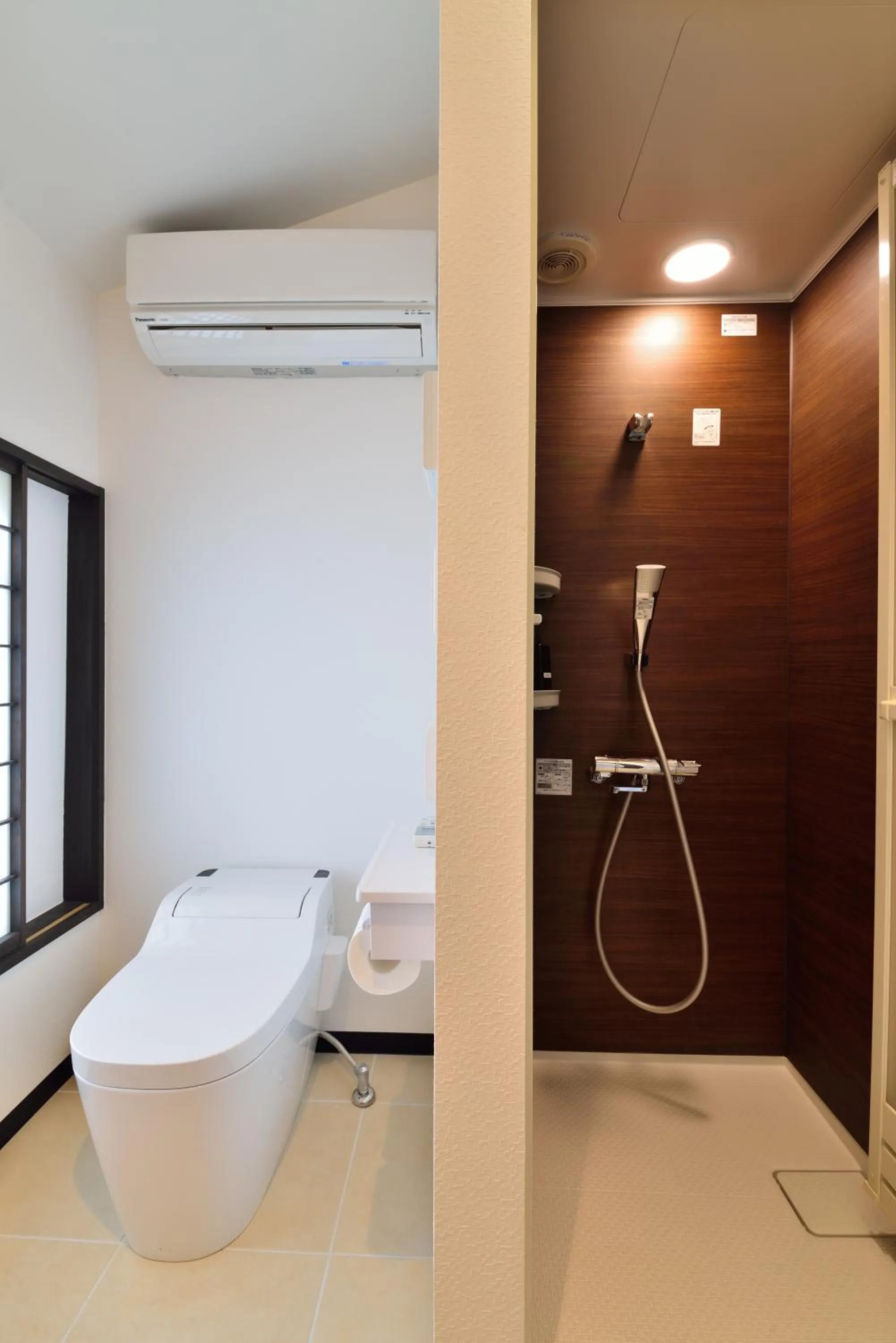 Shower in Takeya Kitano Honkan