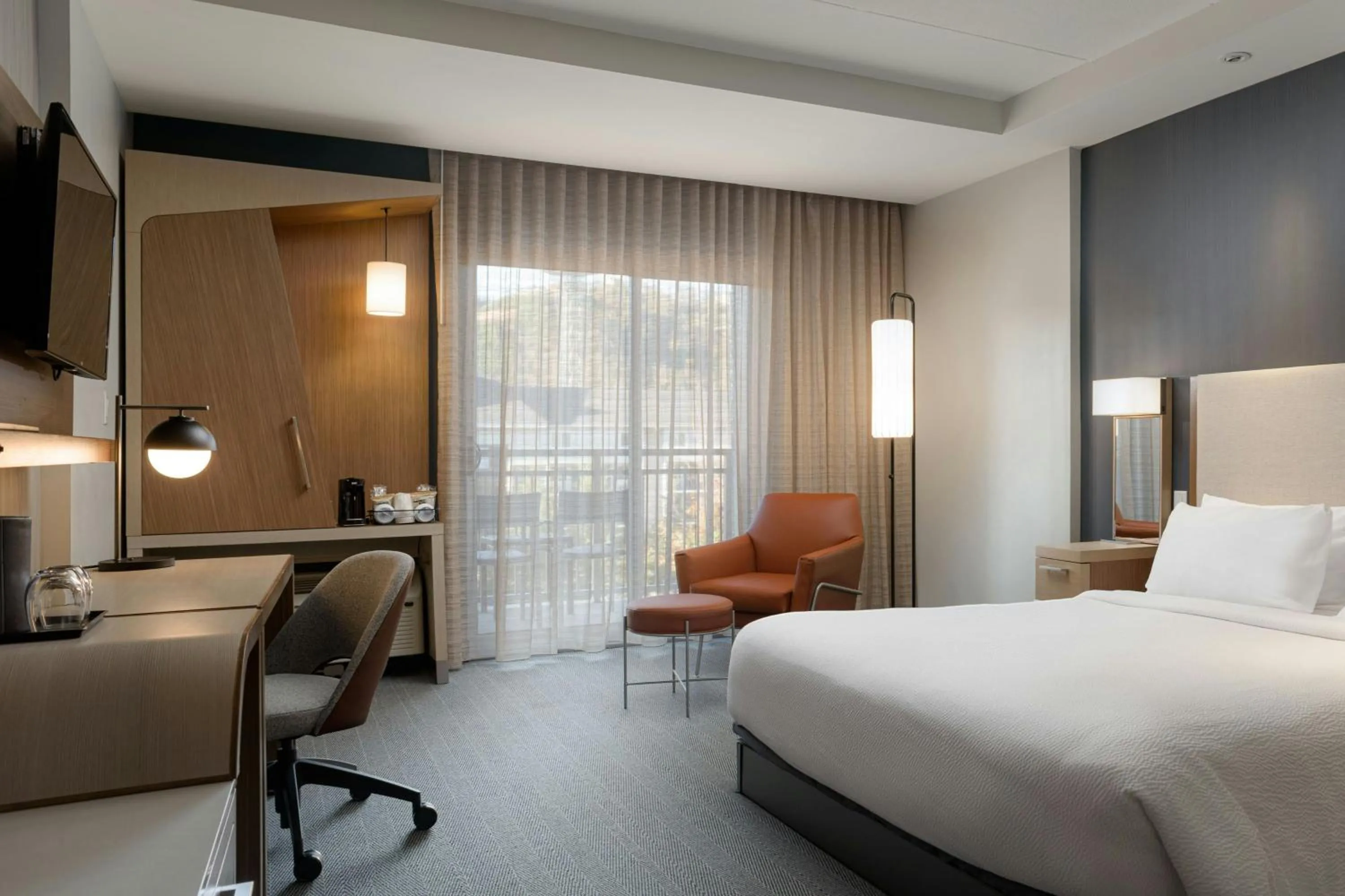 Photo of the whole room, Bed in Courtyard by Marriott Gatlinburg Downtown