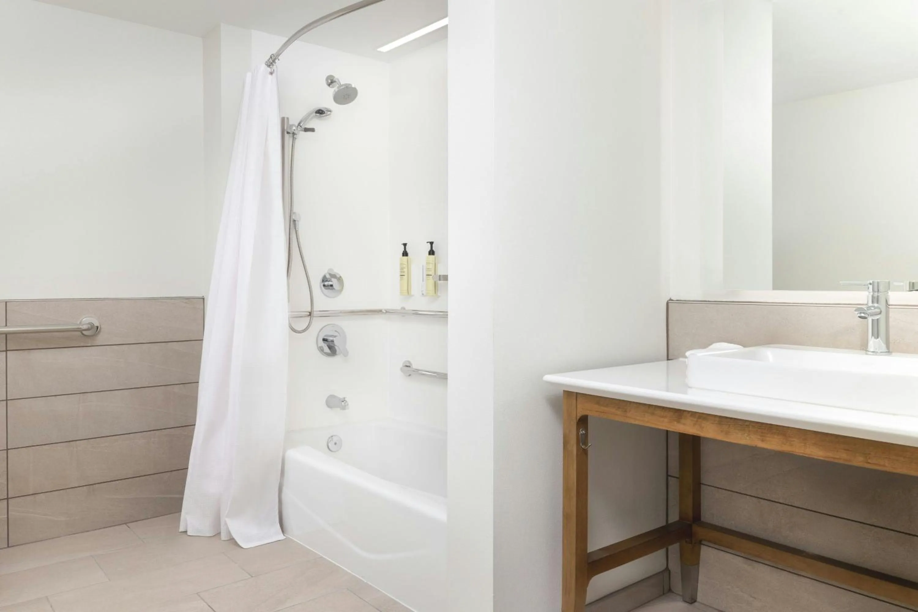 Photo of the whole room in Element Las Vegas Airport