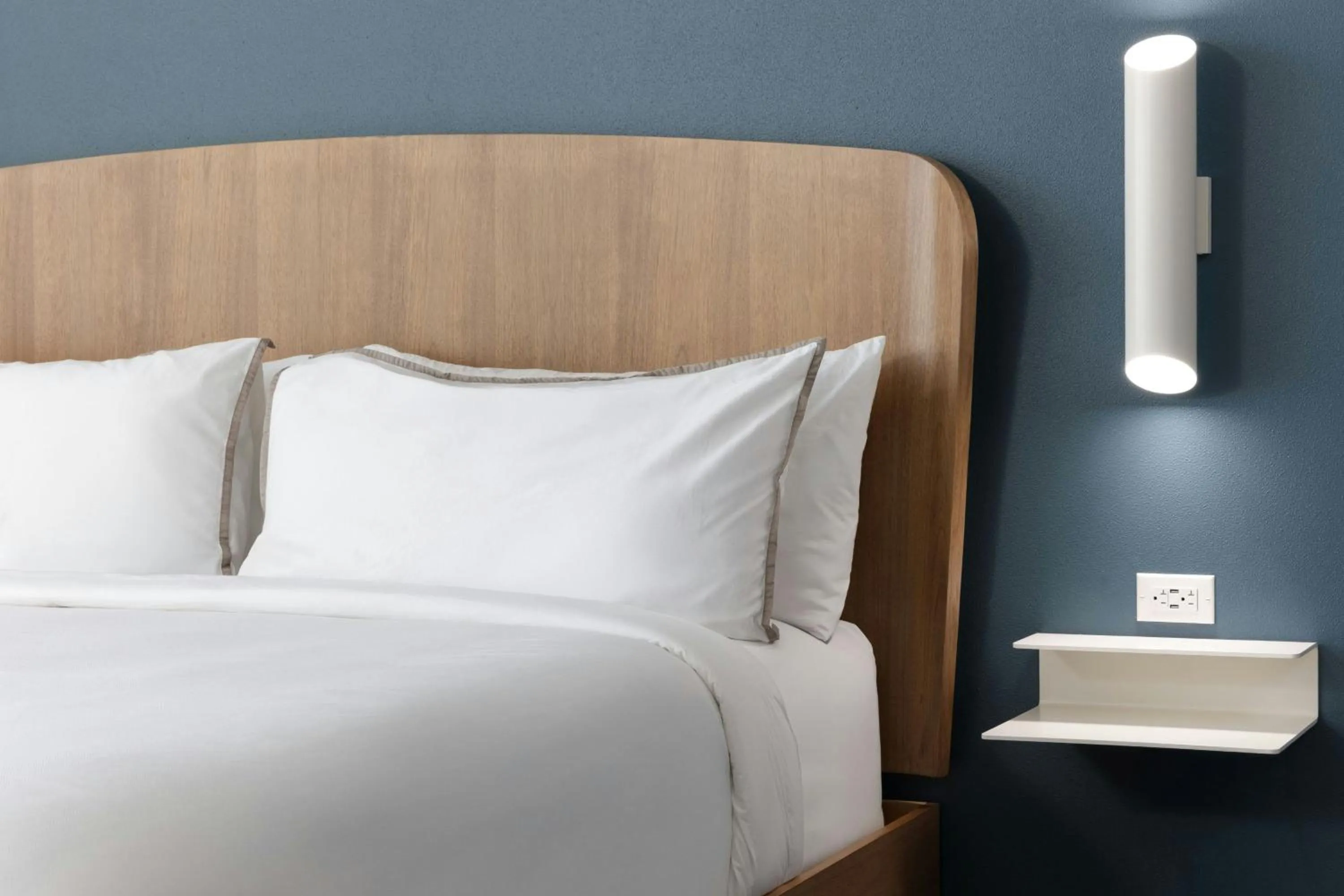 Photo of the whole room, Bed in Element Las Vegas Airport