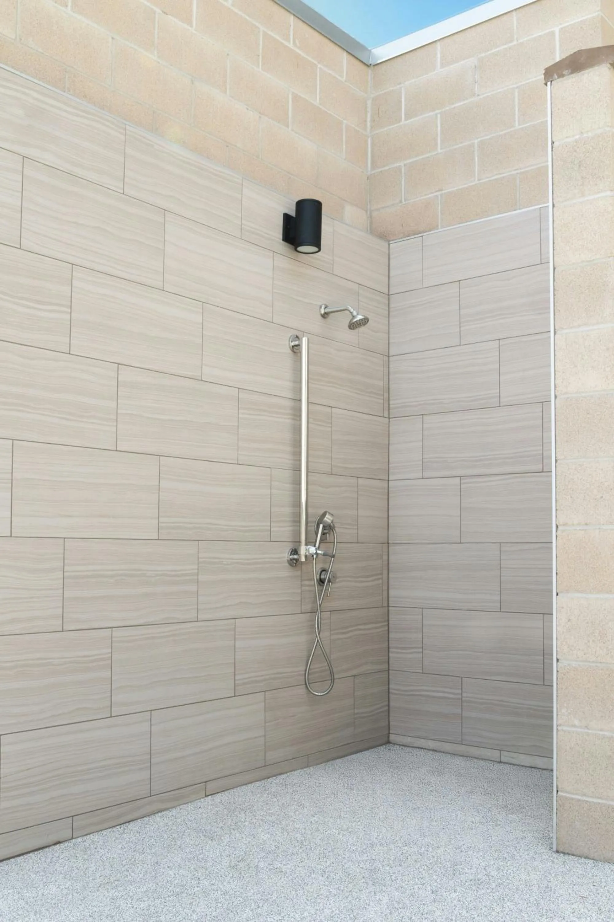 Swimming pool in Element Las Vegas Airport