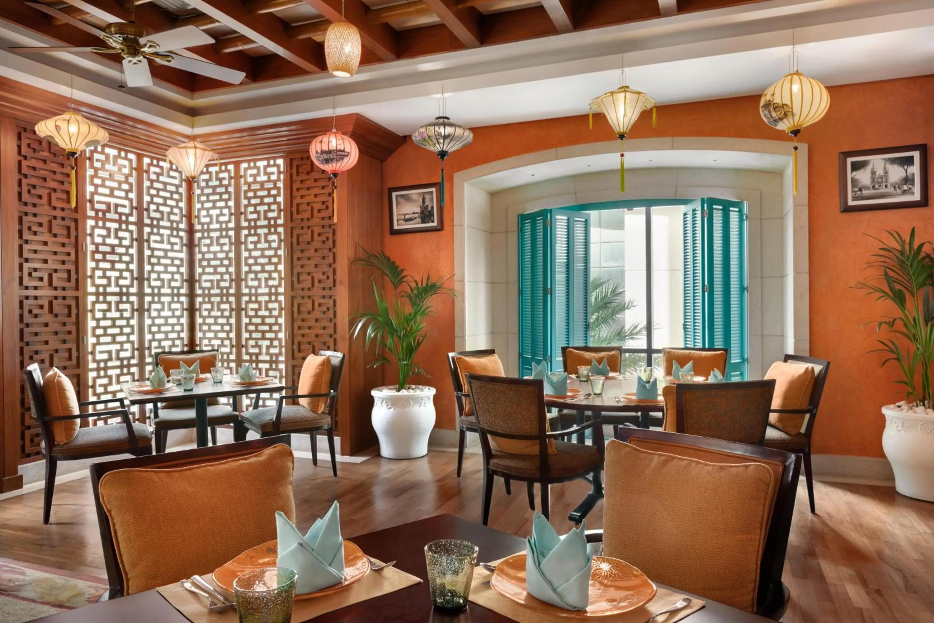 Restaurant/places to eat in Shangri-La Apartments