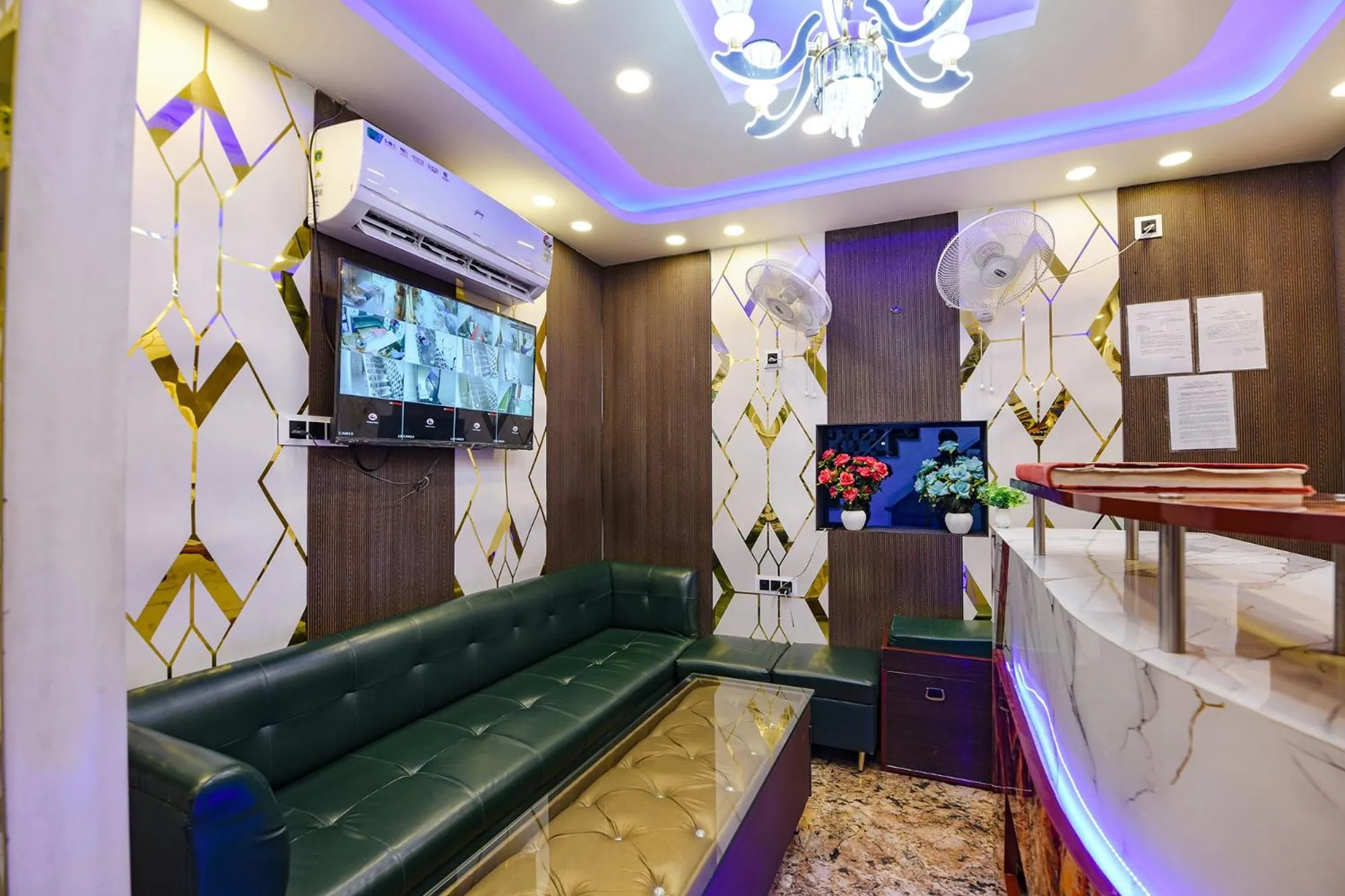 Lobby or reception in Via Blue Bell