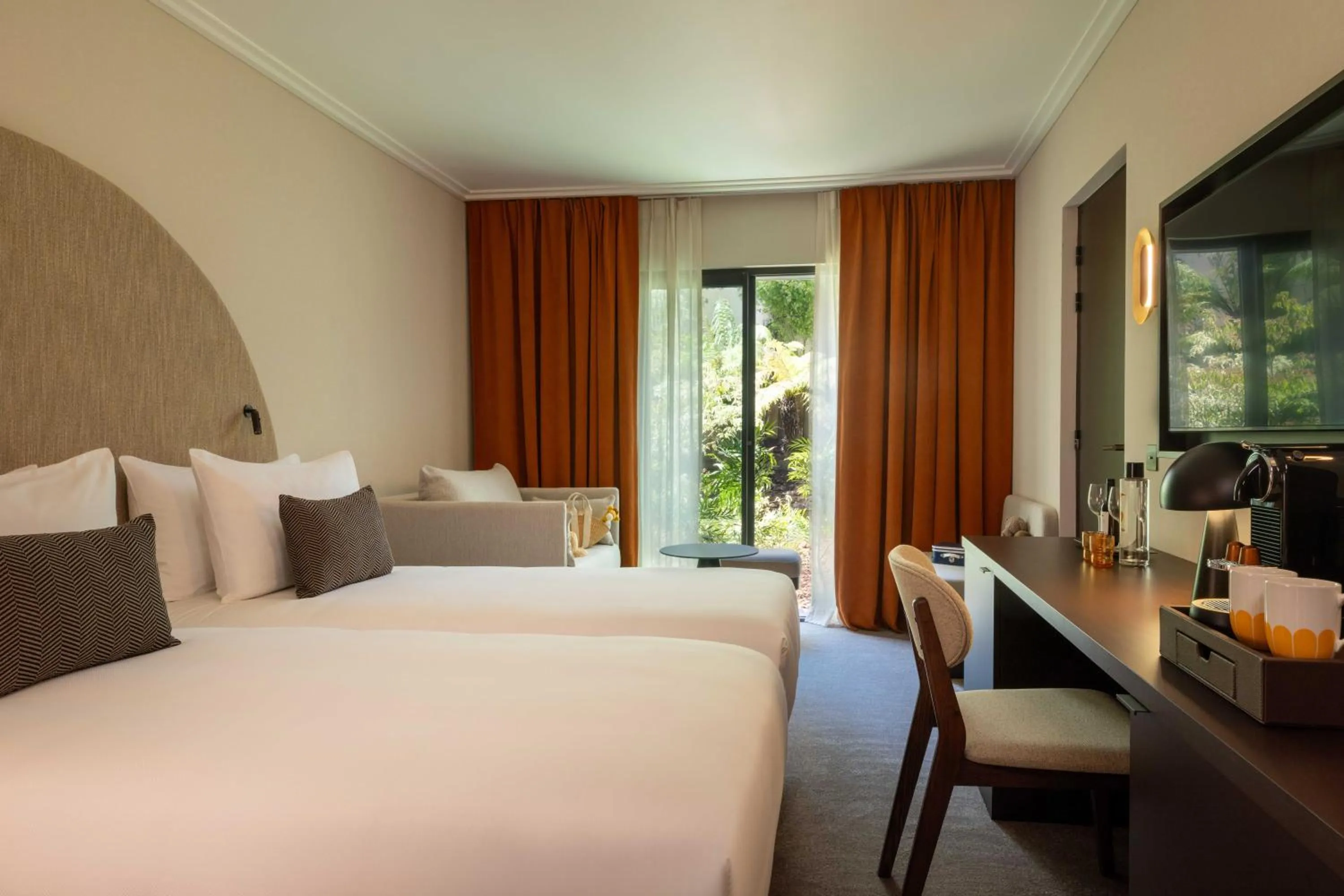 TV and multimedia, Bed in Belinda Hôtel & Spa