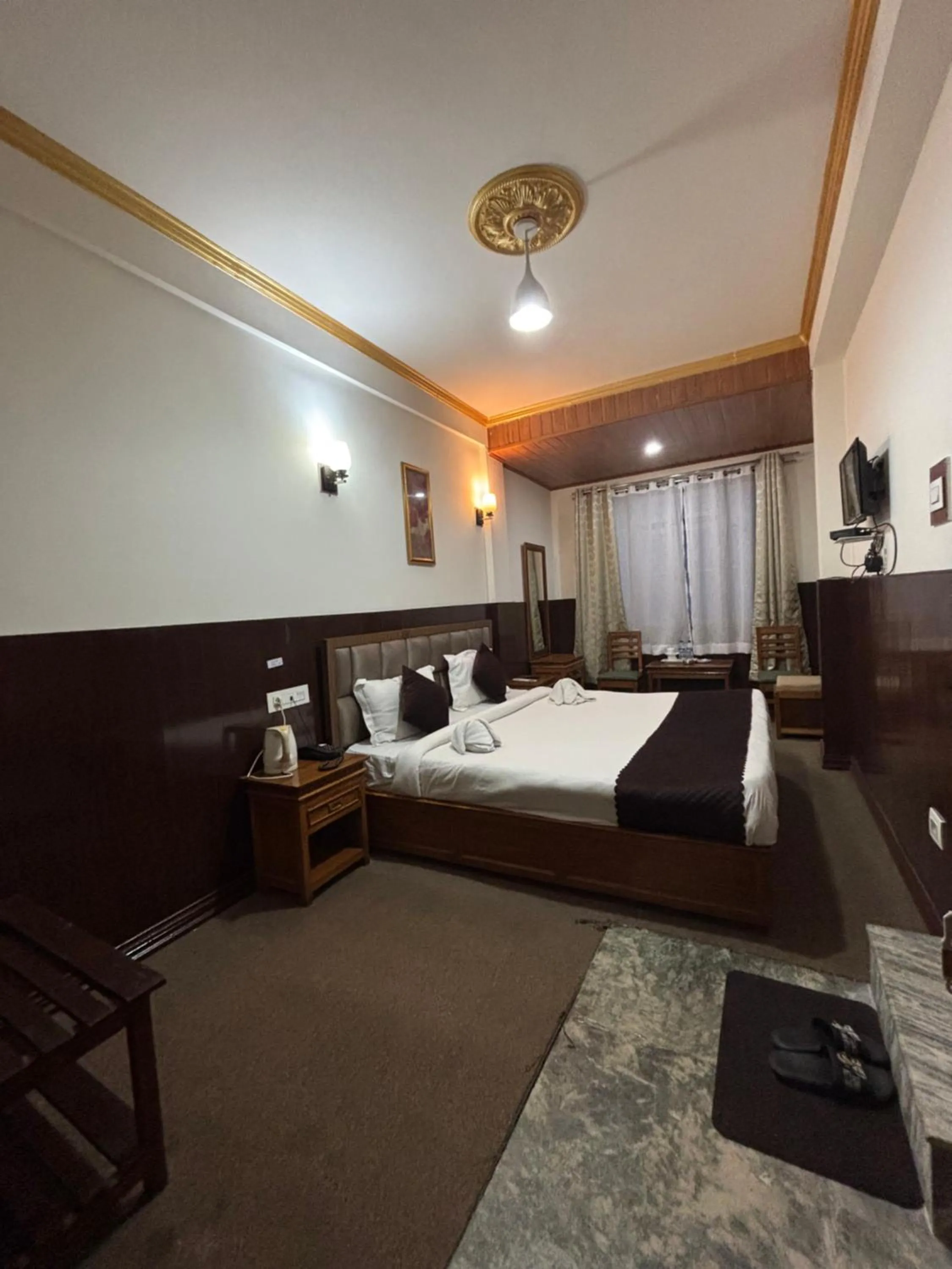 Bedroom, Bed in Hotel KASTURI PALACE & RESTAURANT DARJEELING