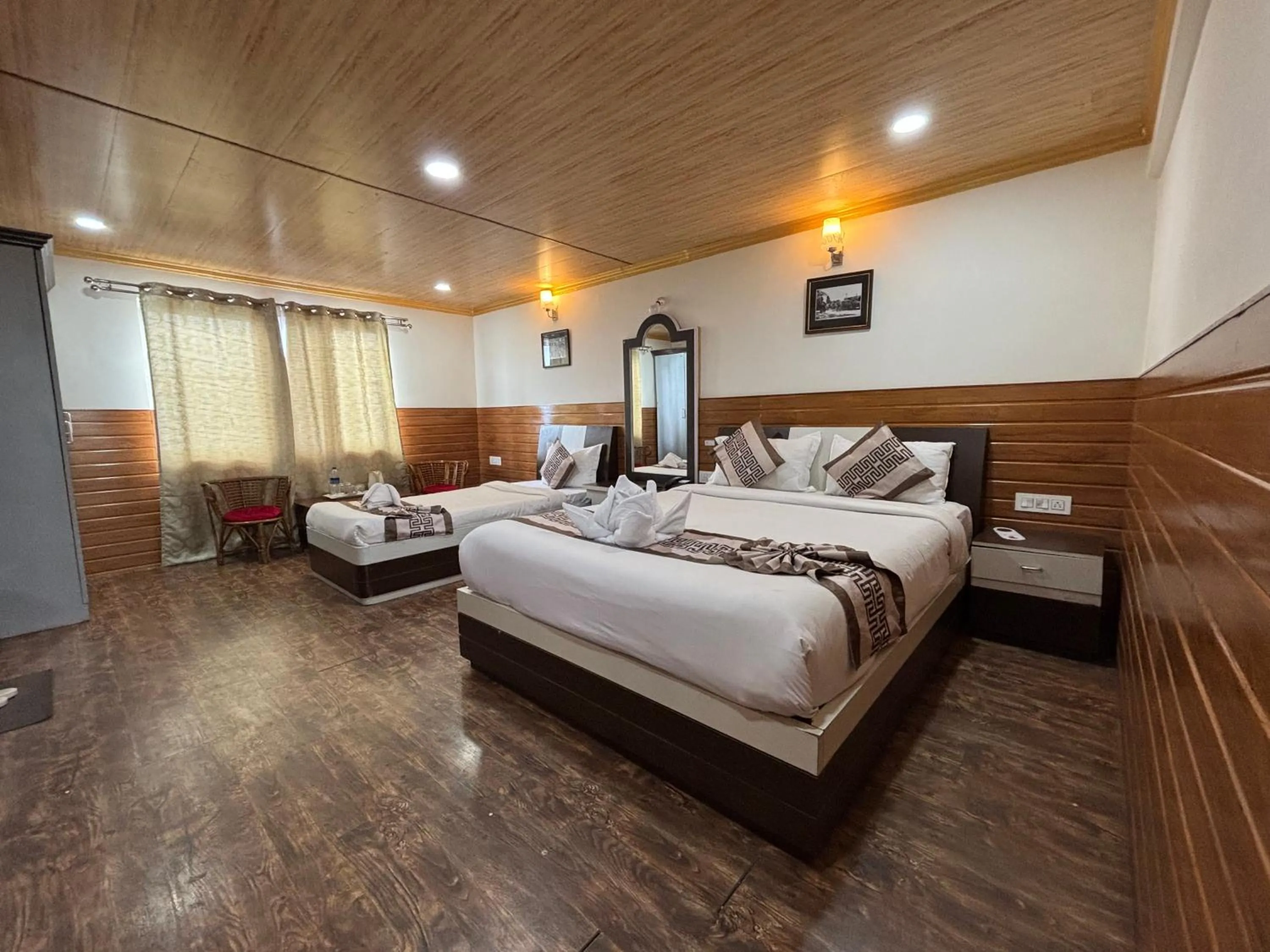 Bed in Hotel KASTURI PALACE & RESTAURANT DARJEELING