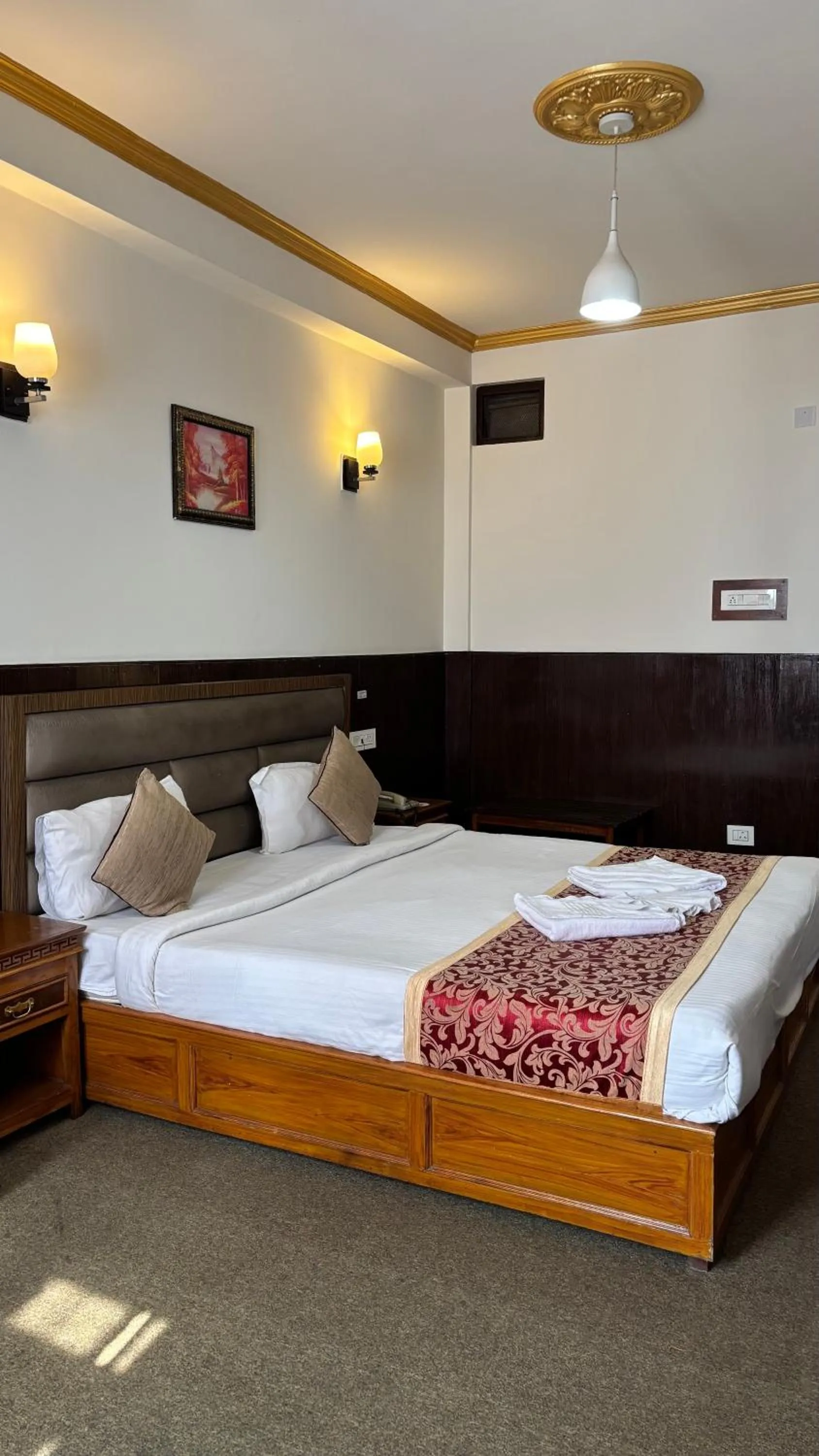 Bedroom, Bed in Hotel KASTURI PALACE & RESTAURANT DARJEELING
