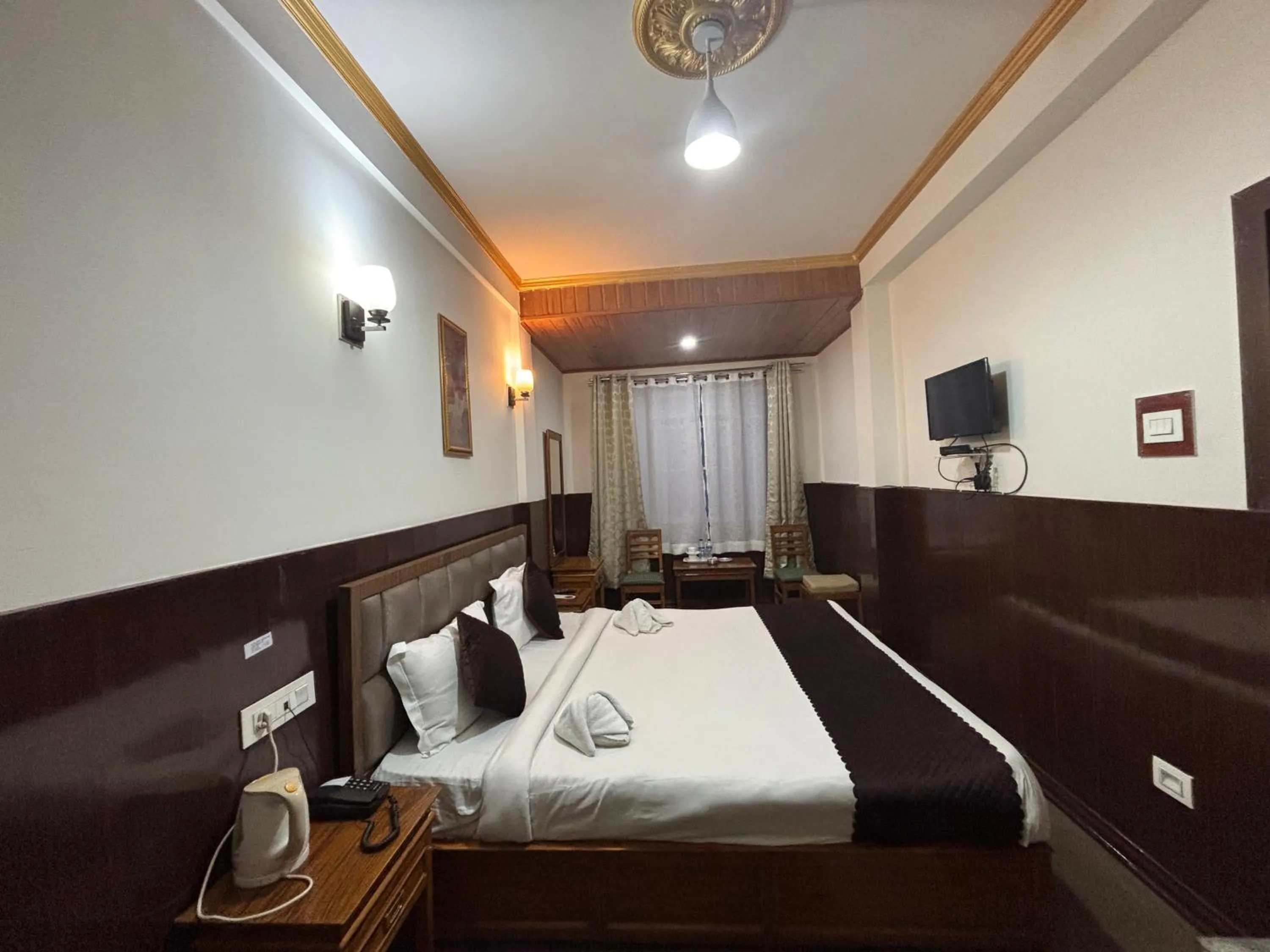 Bed in Hotel KASTURI PALACE & RESTAURANT DARJEELING