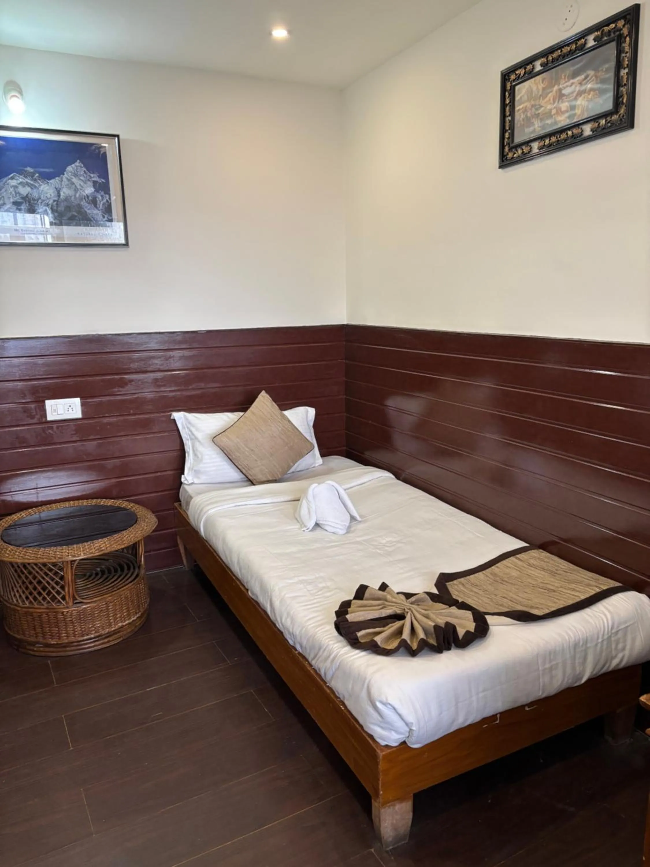 Bed in Hotel KASTURI PALACE & RESTAURANT DARJEELING