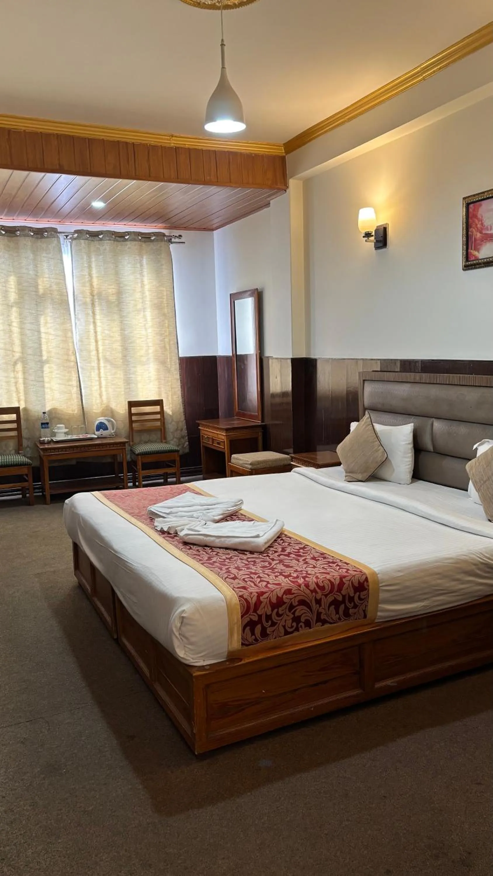 Bedroom, Bed in Hotel KASTURI PALACE & RESTAURANT DARJEELING