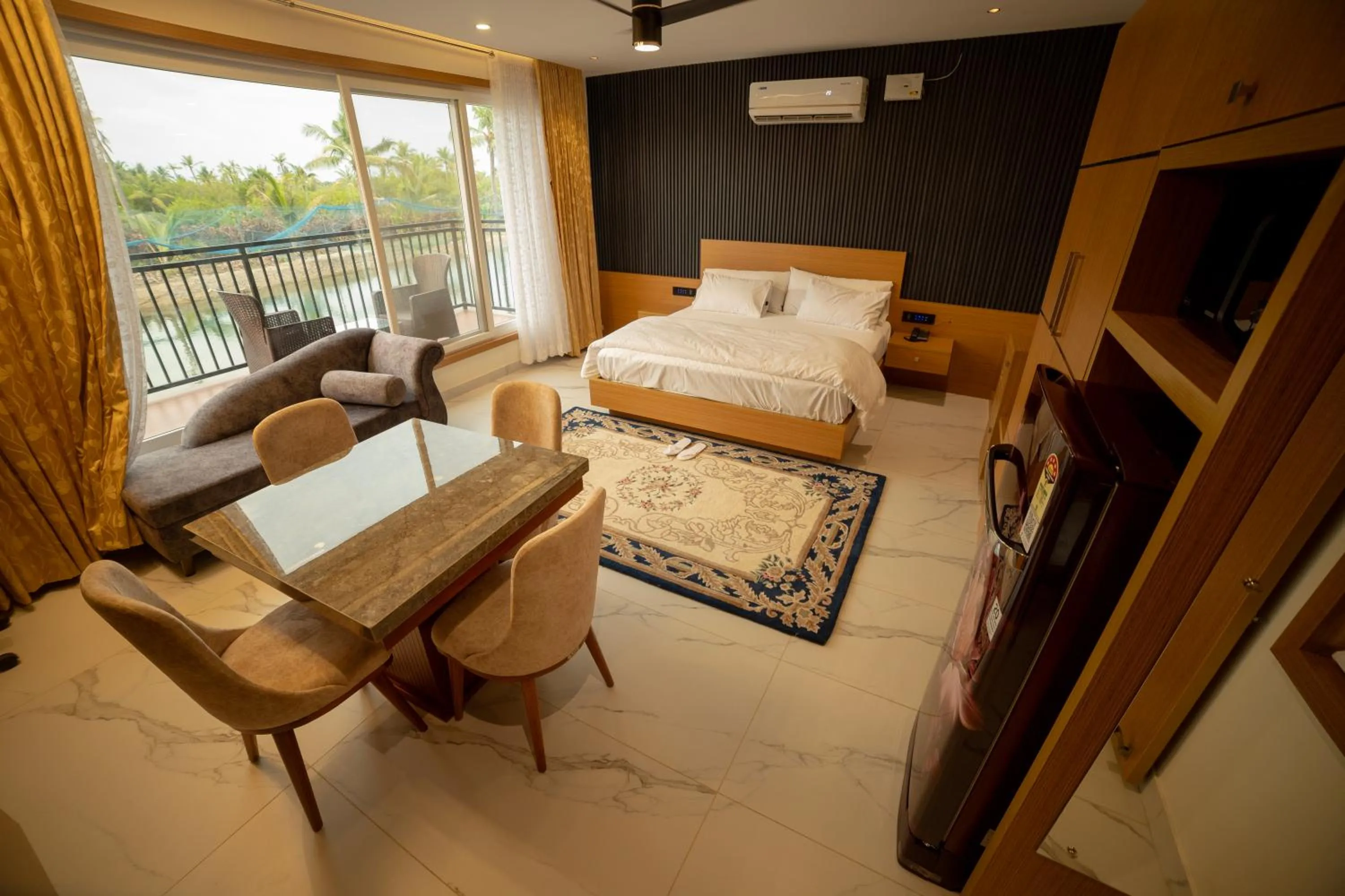 Bed in S Cross Munroe Island Resort