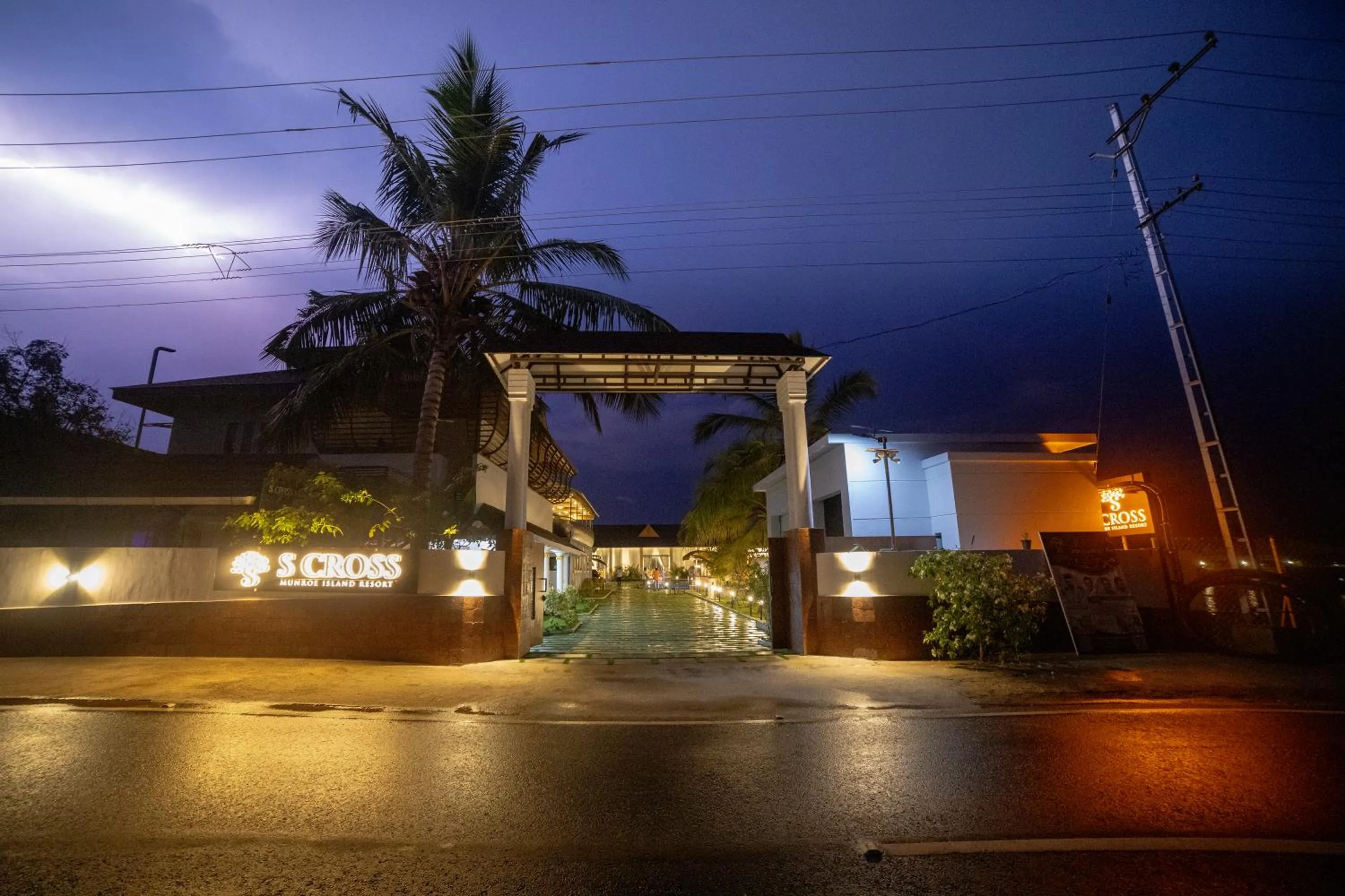Property building in S Cross Munroe Island Resort