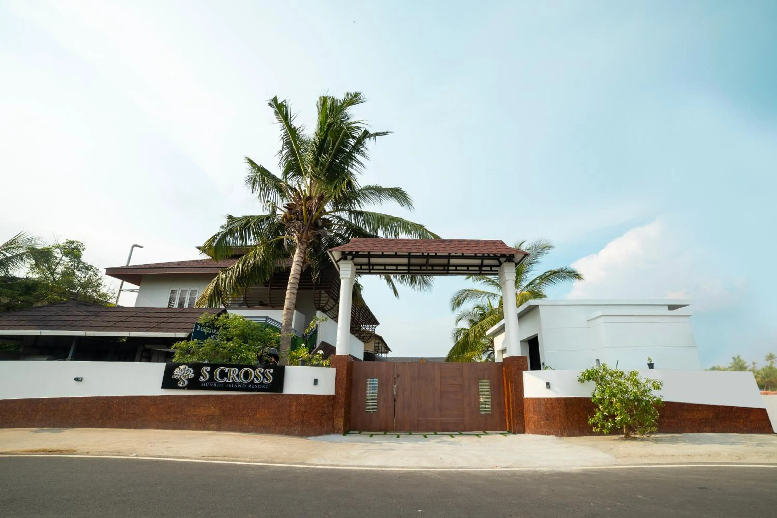 Property building in S Cross Munroe Island Resort