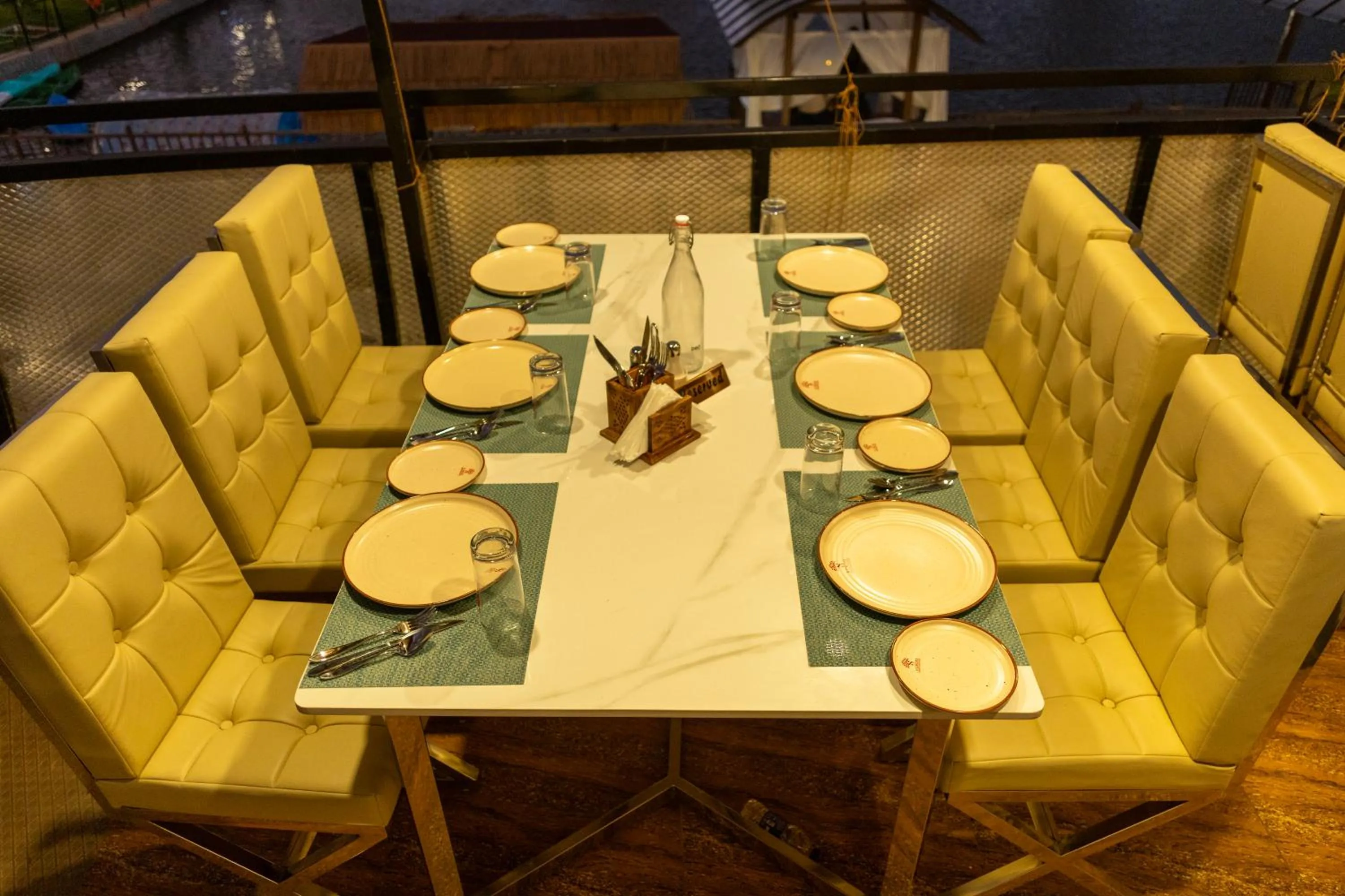 Restaurant/places to eat in S Cross Munroe Island Resort