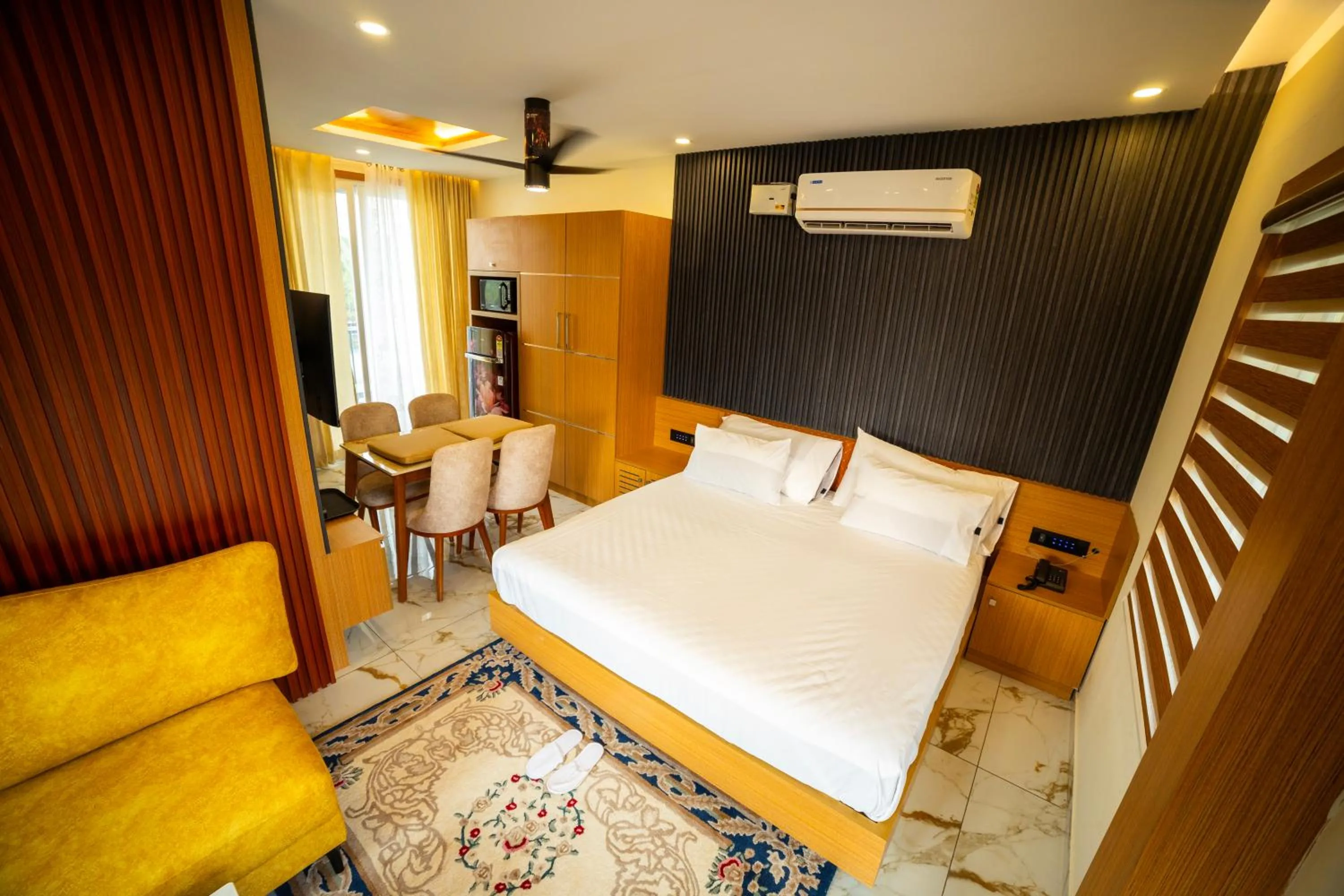 Bed in S Cross Munroe Island Resort