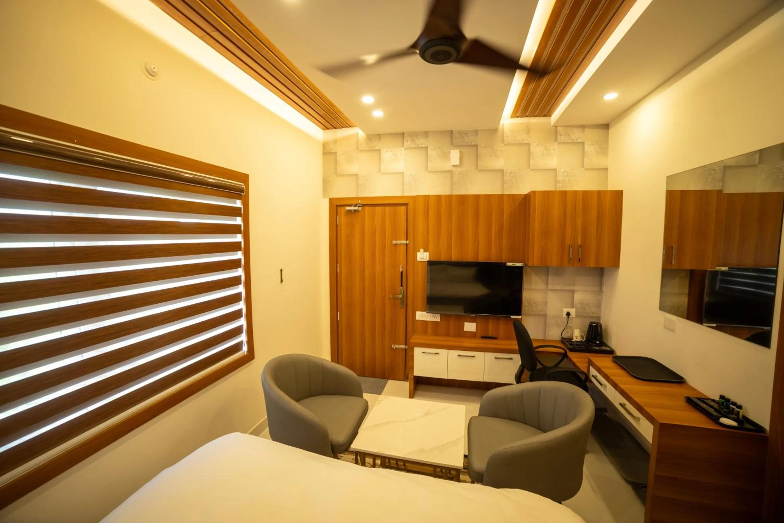 Communal lounge/ TV room in S Cross Munroe Island Resort